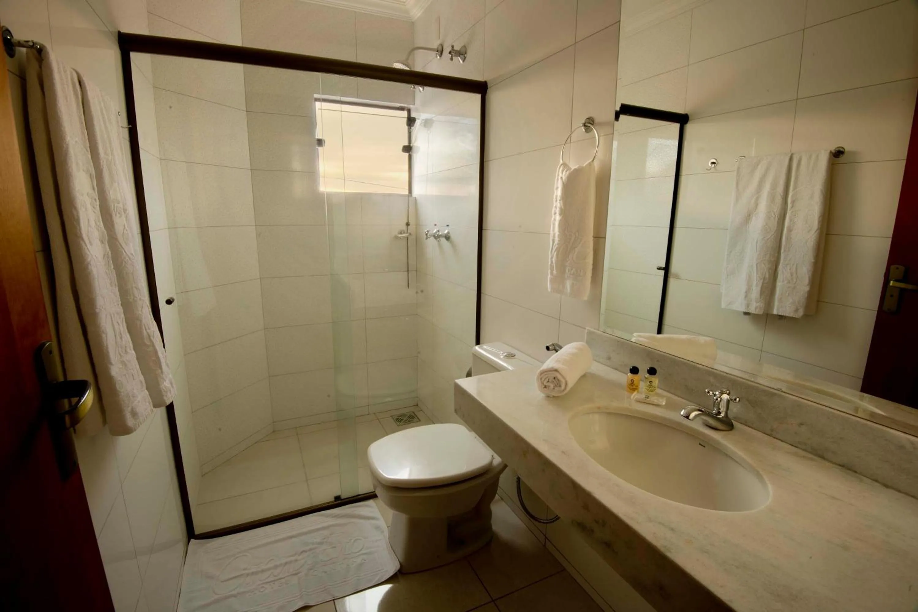 Bathroom in Grand Enio Hotel e Cantina