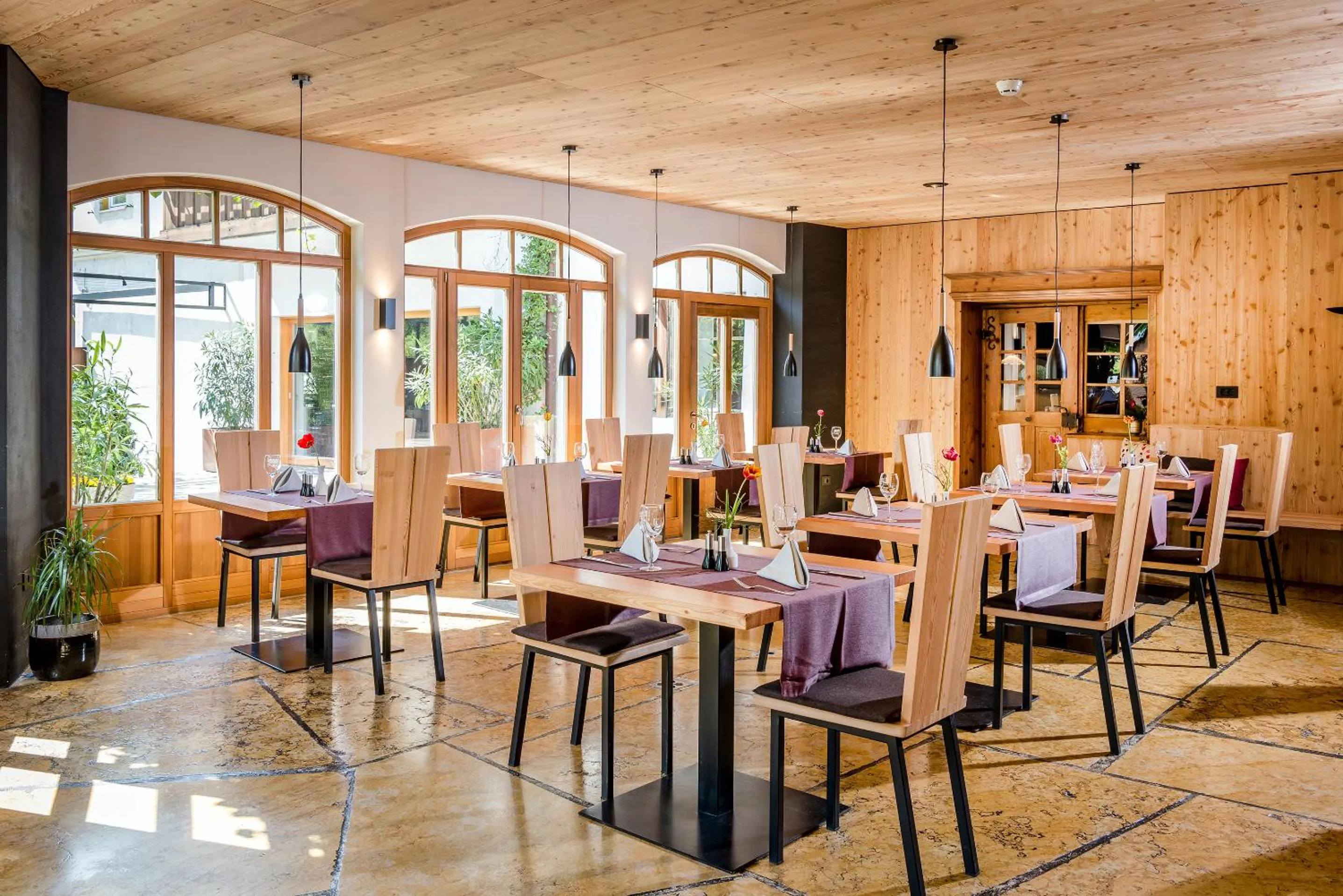 Restaurant/places to eat in Botango