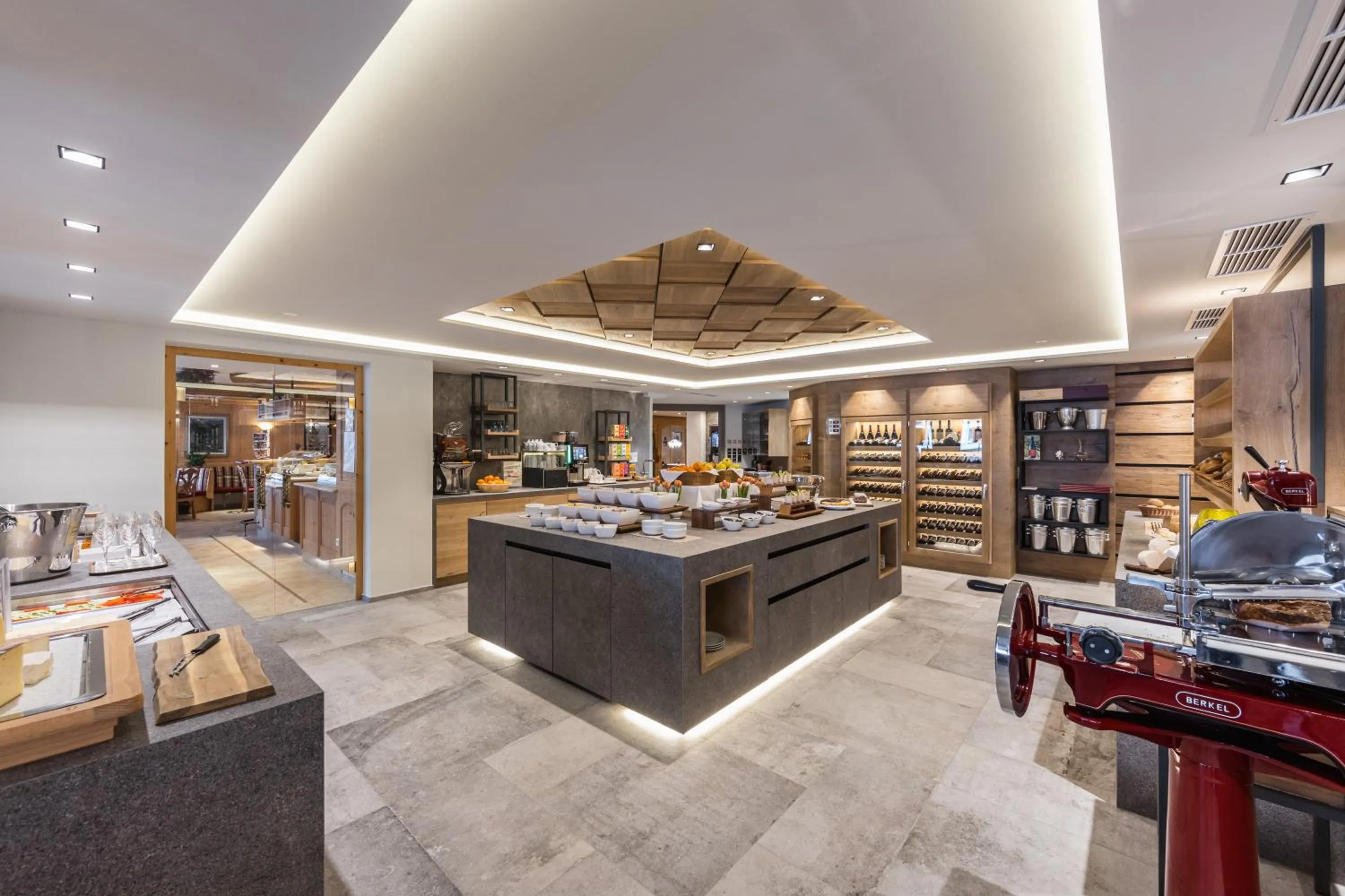 Continental breakfast in Almhotel Glieshof