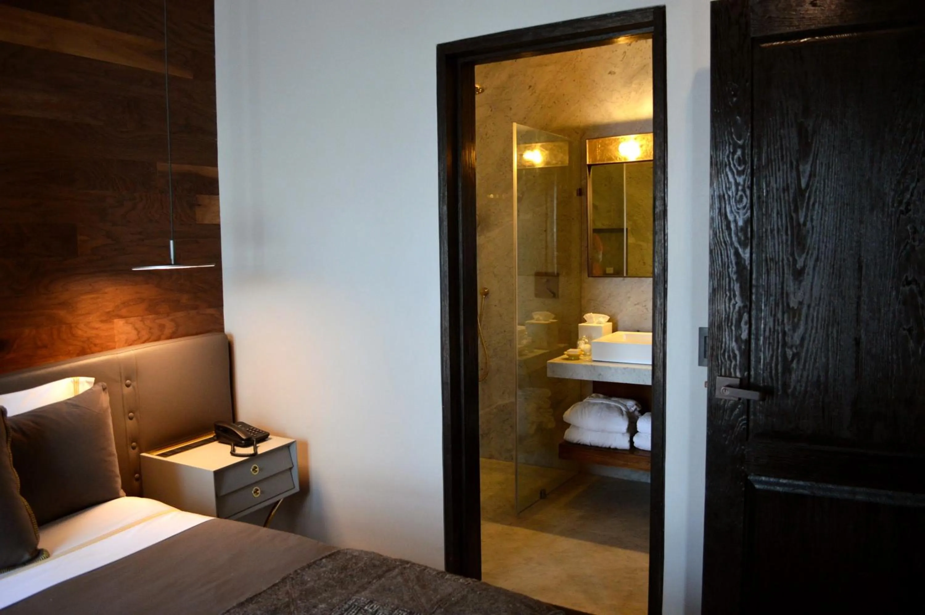 Bathroom, Bed in Dos Casas Hotel & Spa