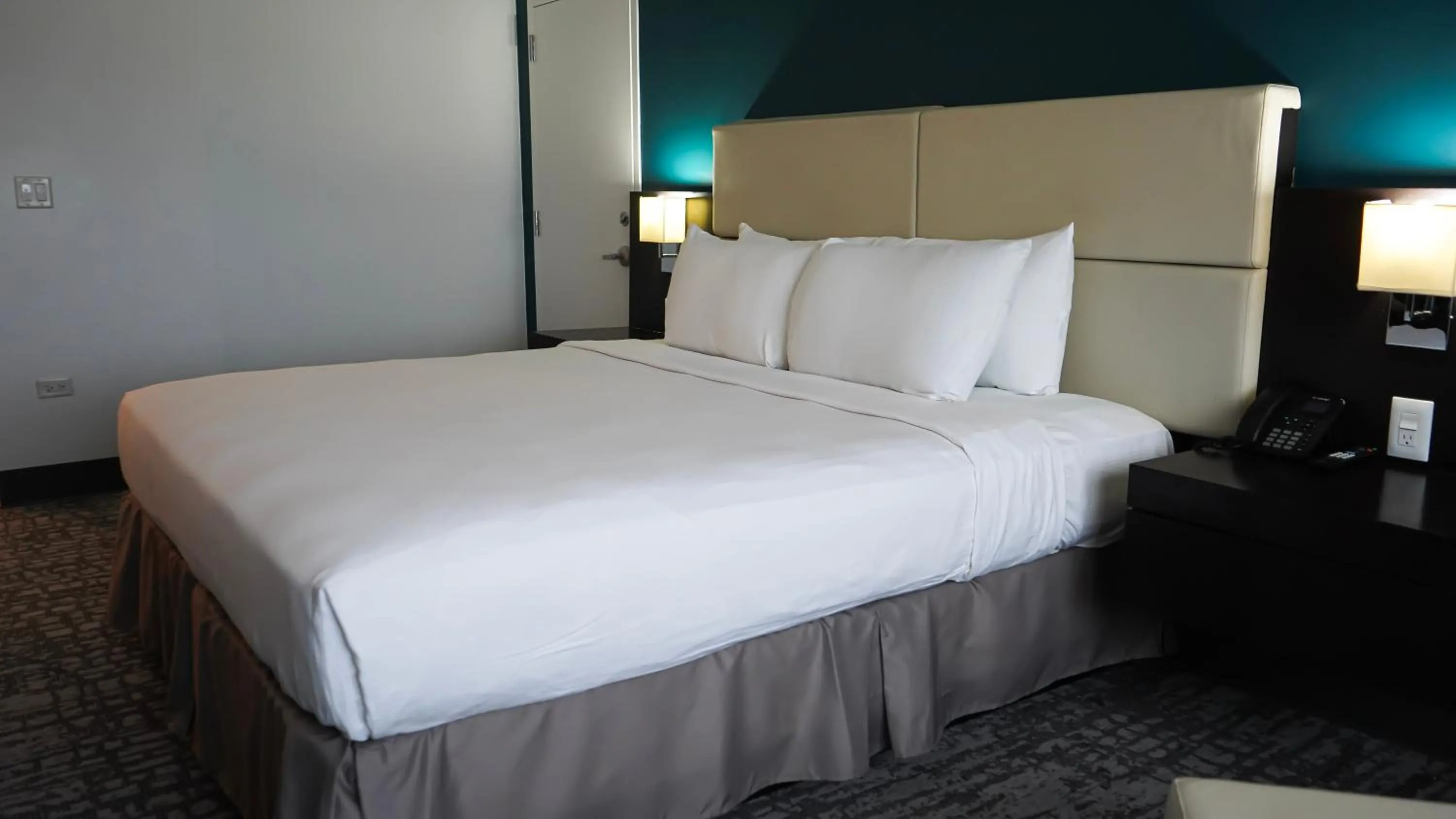 Bed in Costa Bahia Hotel, Convention Center and Casino