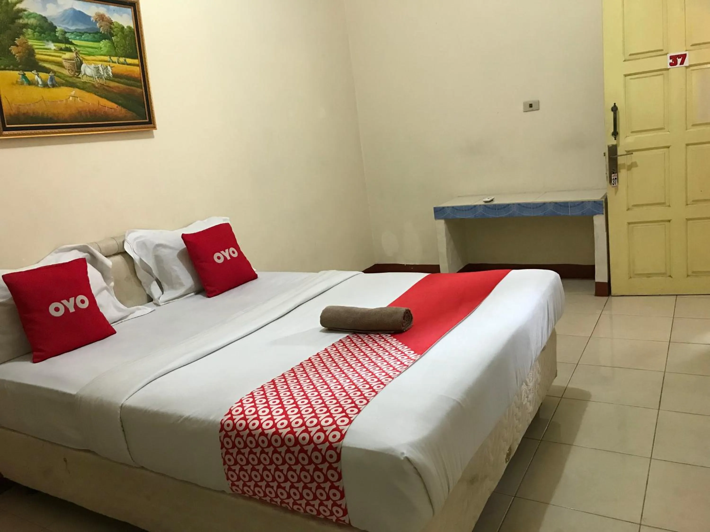 Bedroom in OYO 2177 Trikora Indah Residence