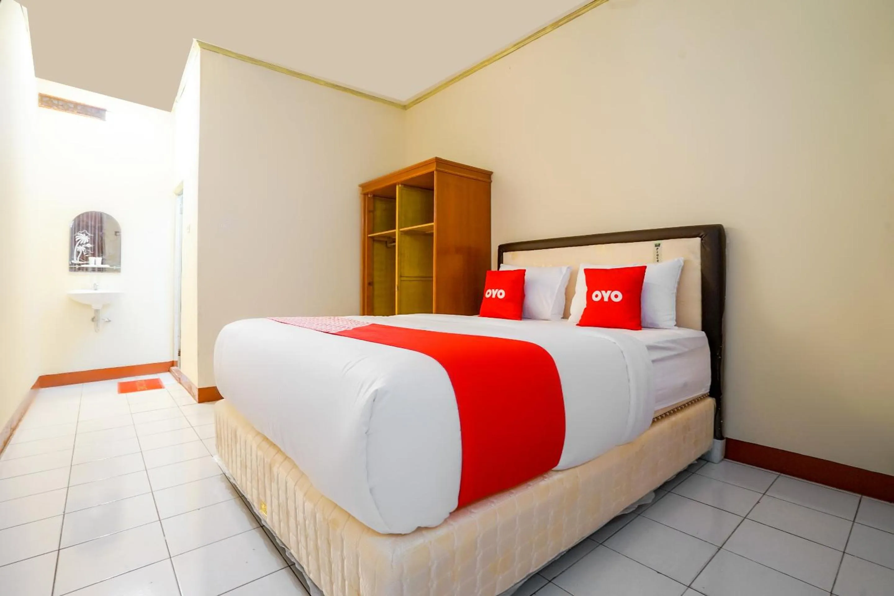 Bedroom in OYO 2177 Trikora Indah Residence