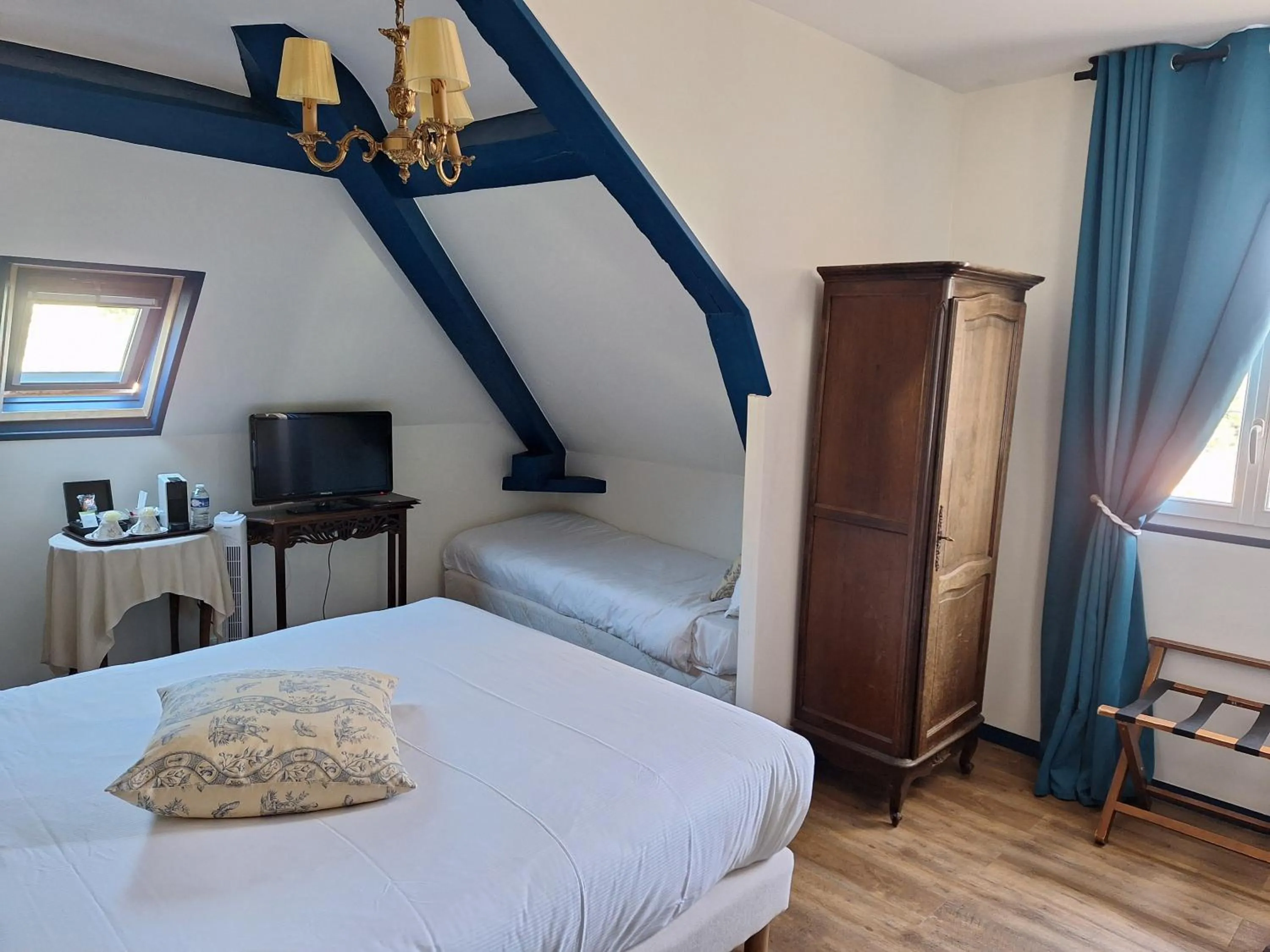 Photo of the whole room, Bed in Hotel de Charme La Bonne Adresse - Logis hotels