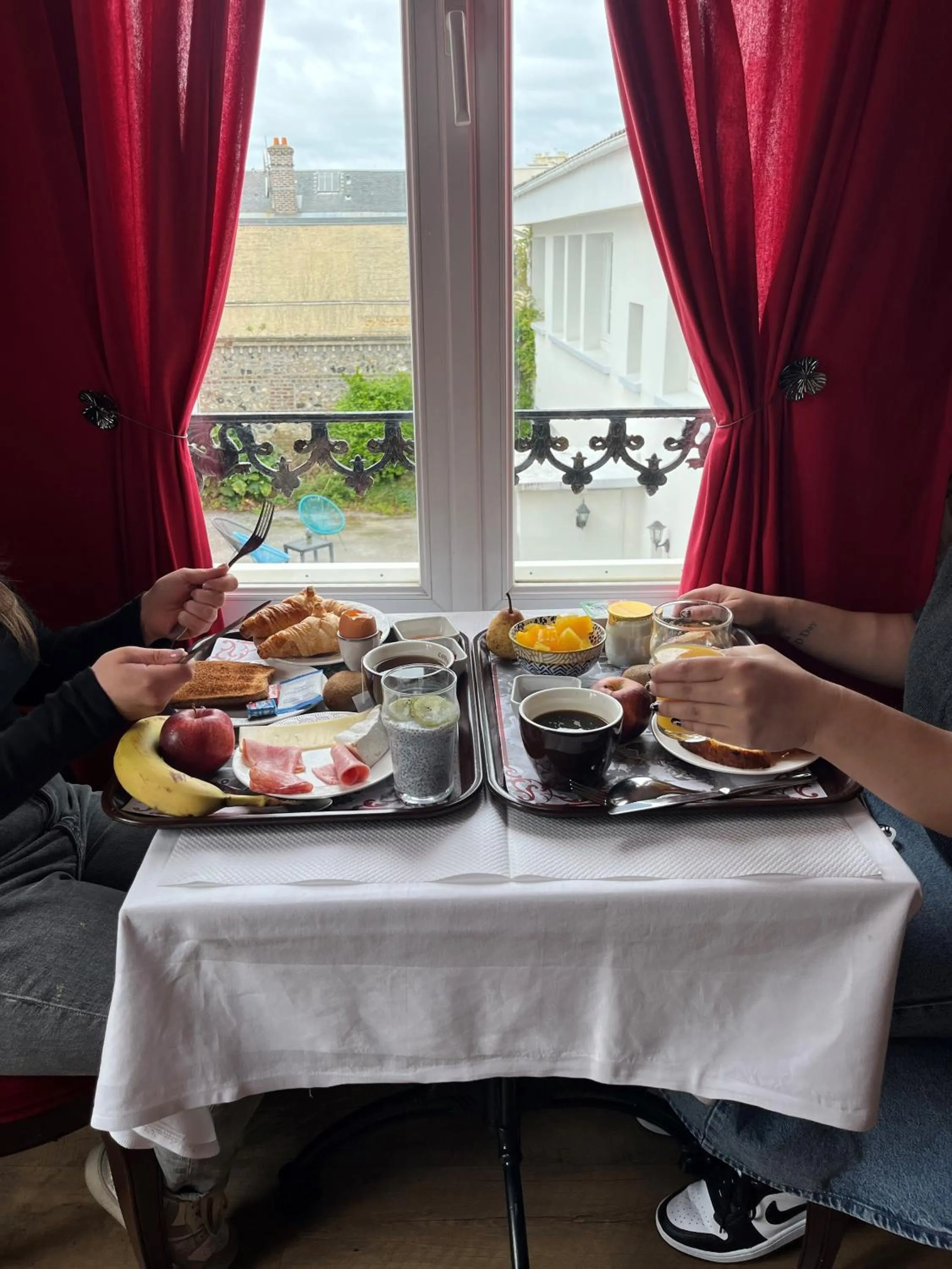 Breakfast in Hotel de Charme La Bonne Adresse - Logis hotels