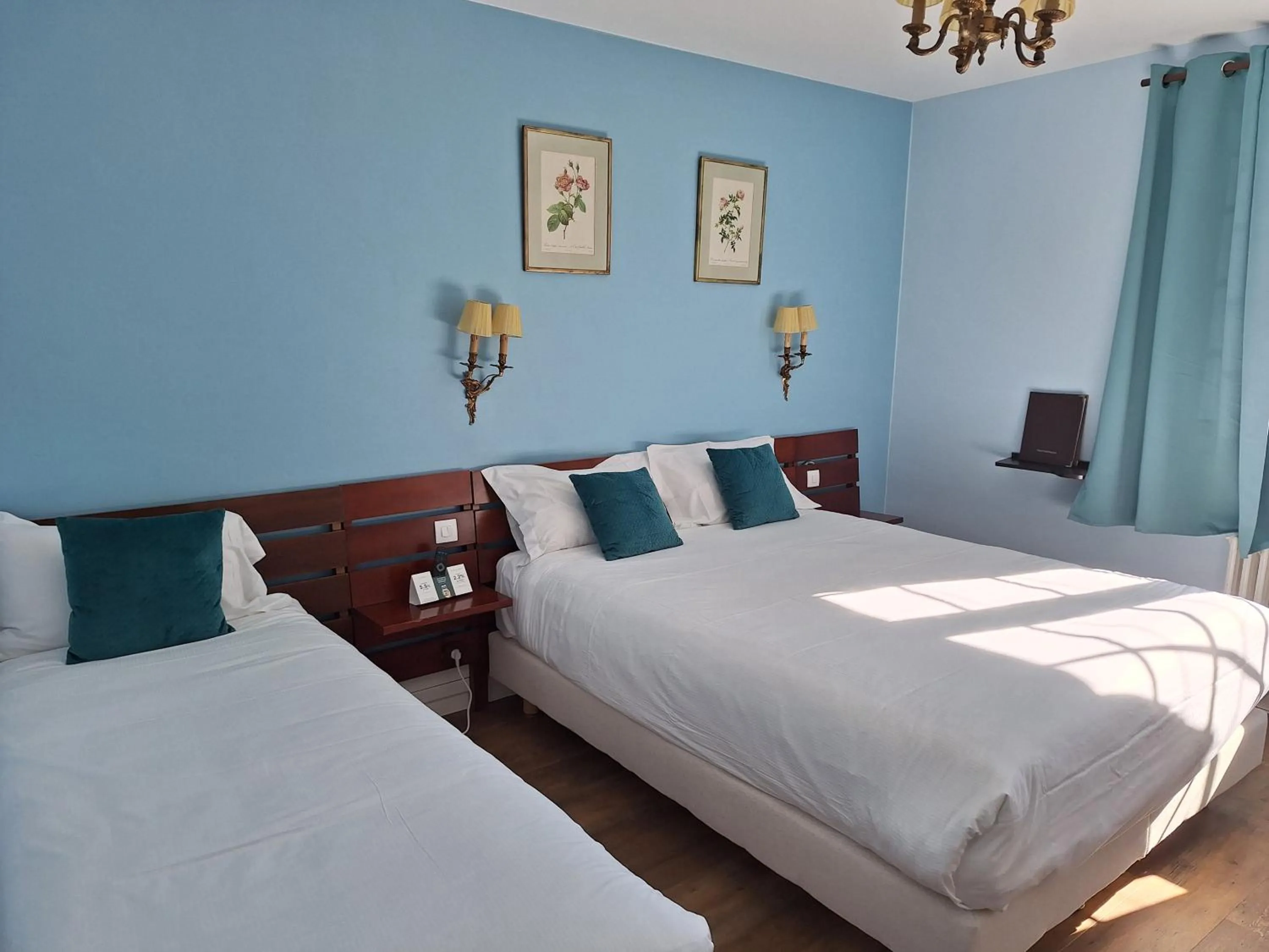 Photo of the whole room, Bed in Hotel de Charme La Bonne Adresse - Logis hotels