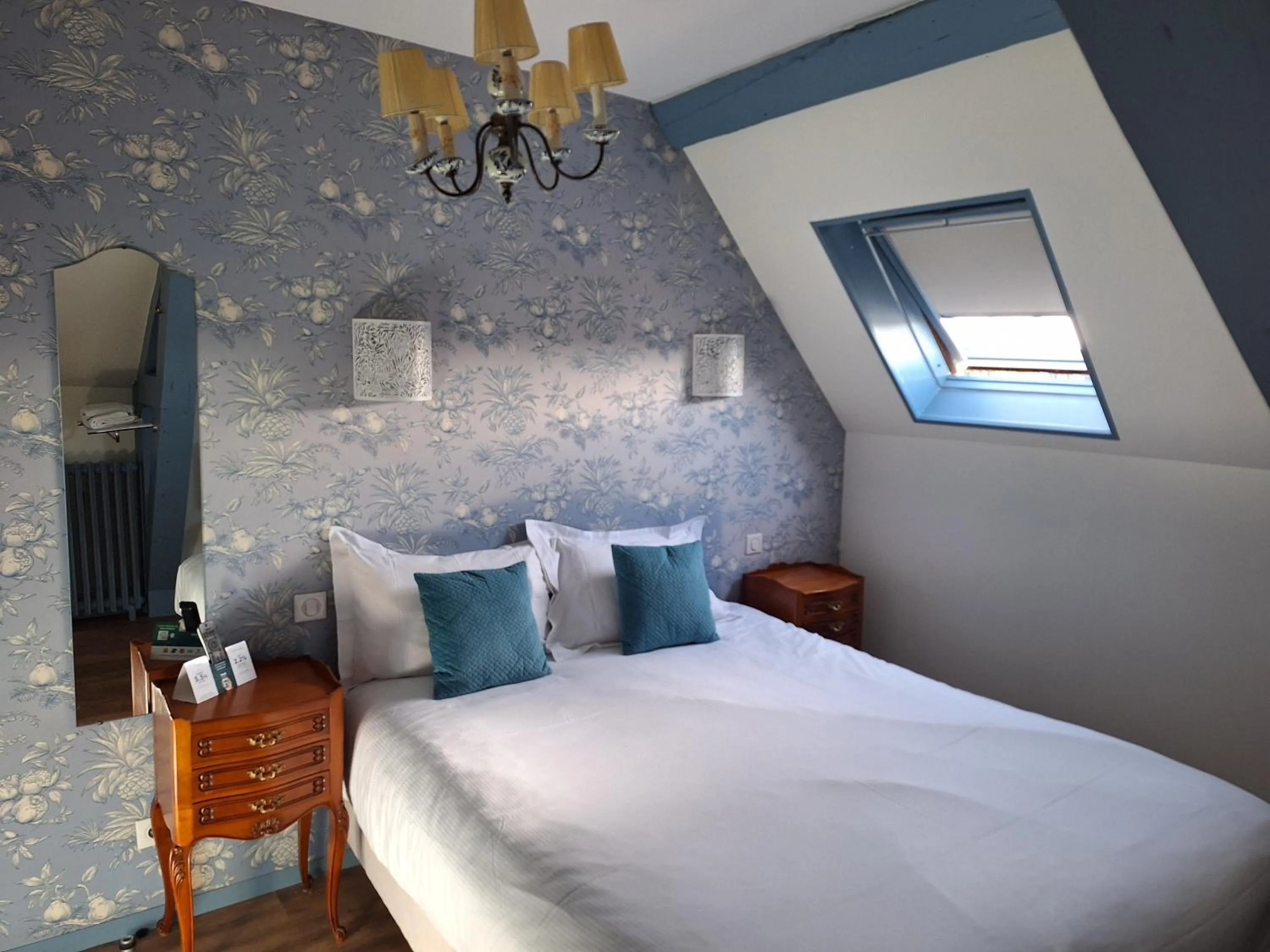 Photo of the whole room, Bed in Hotel de Charme La Bonne Adresse - Logis hotels