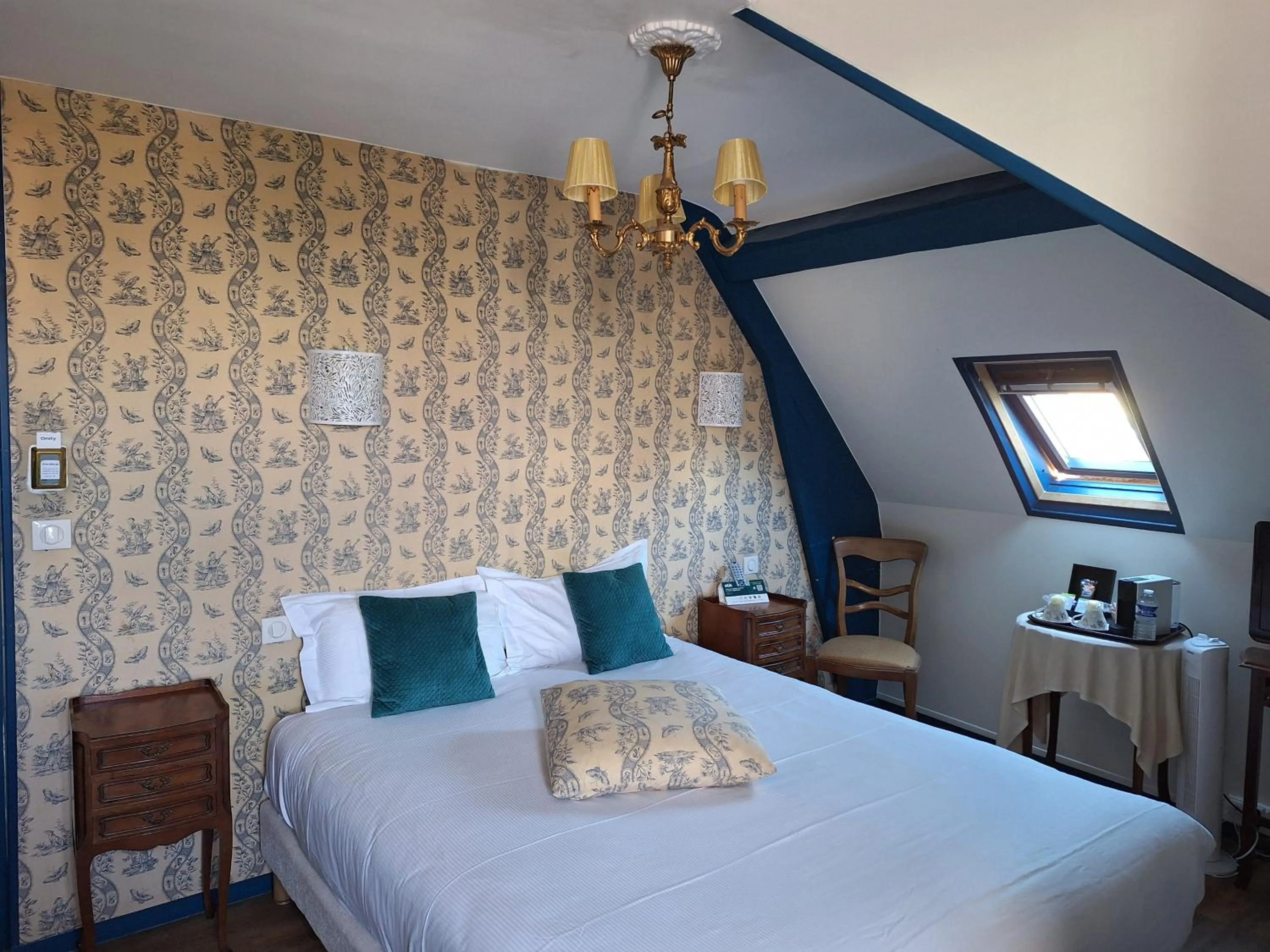 Photo of the whole room, Bed in Hotel de Charme La Bonne Adresse - Logis hotels