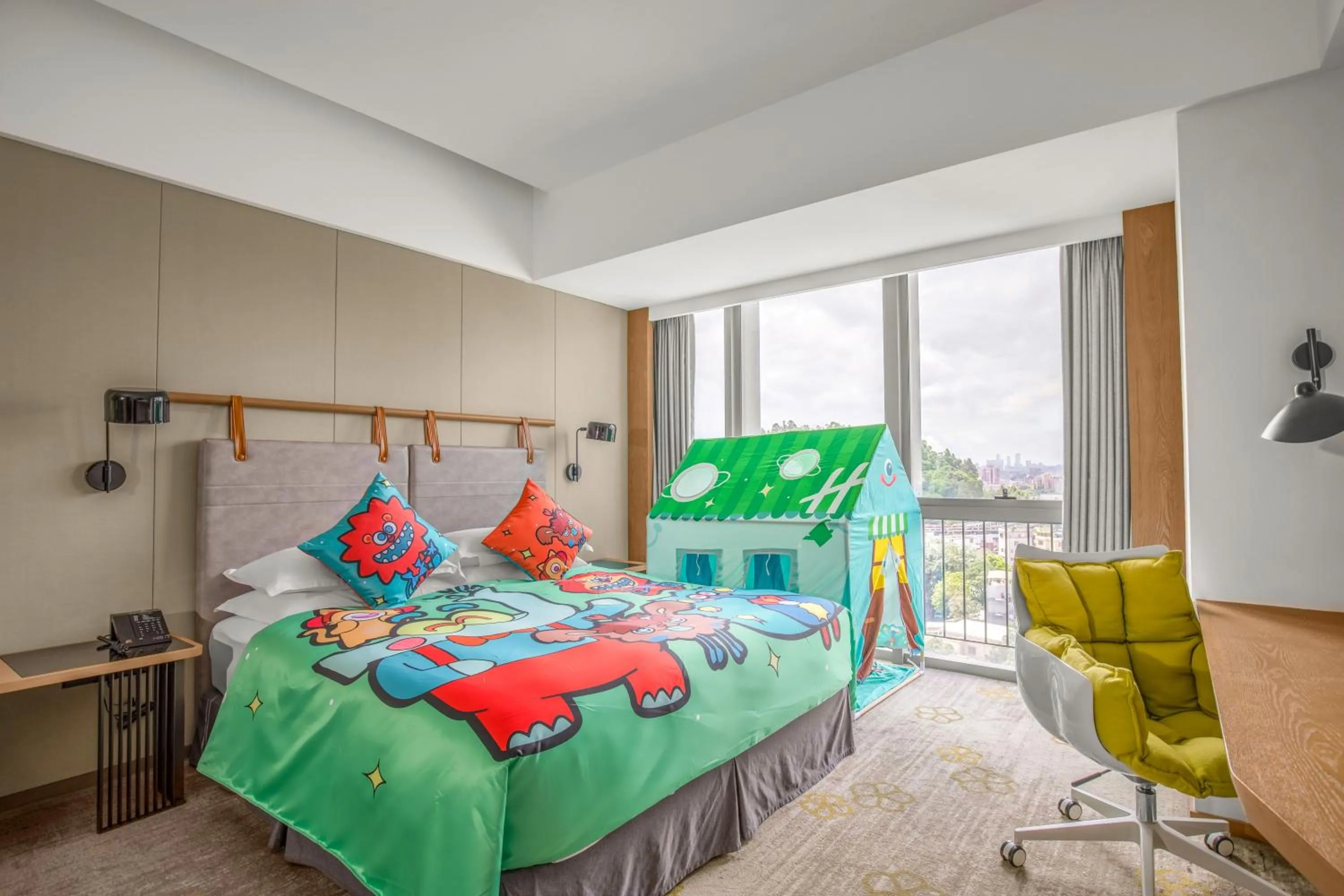 Bed in Holiday Inn Guangzhou South Lake-an lHG Hotel