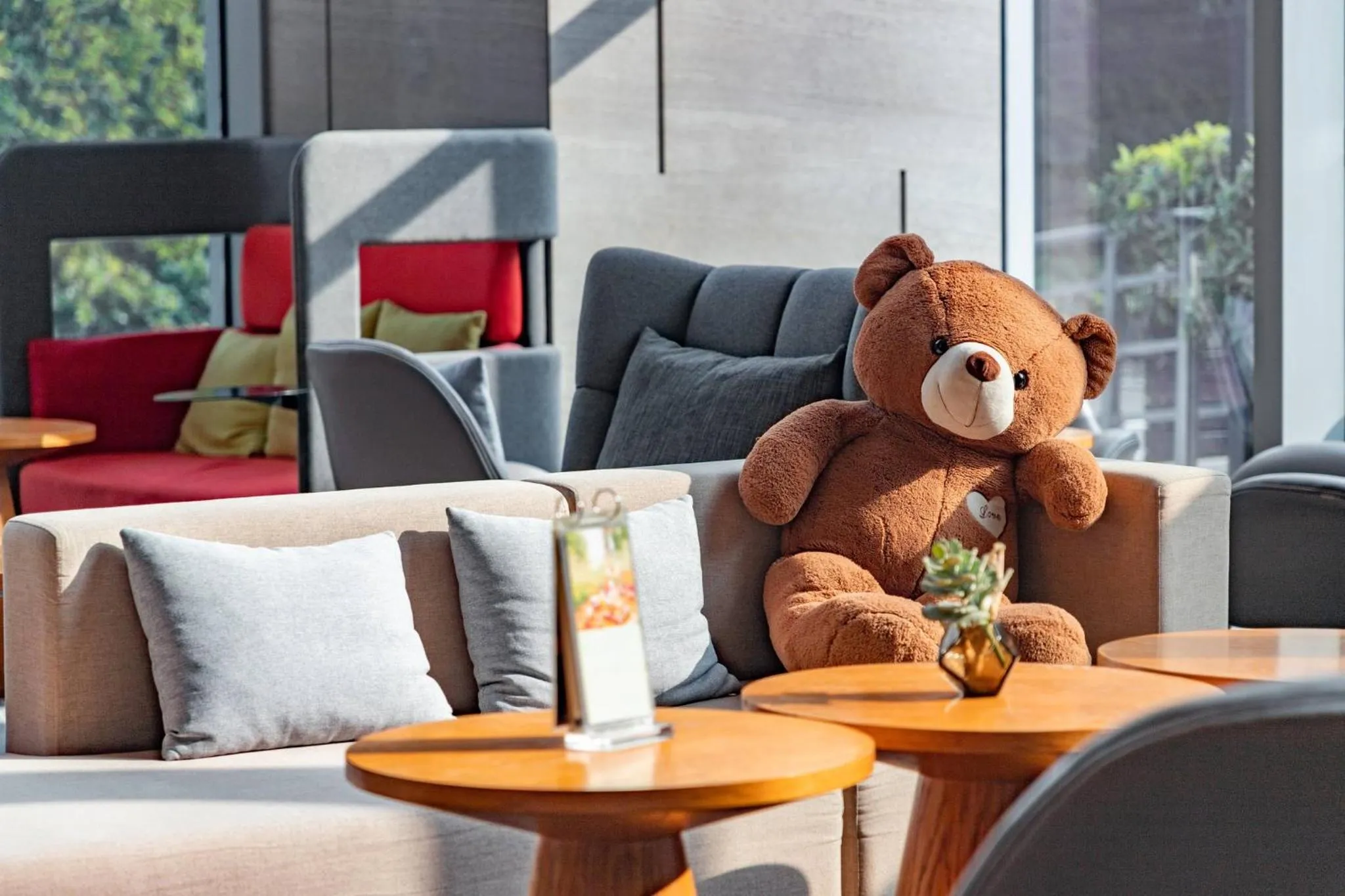 Property building in Holiday Inn Guangzhou South Lake-an lHG Hotel