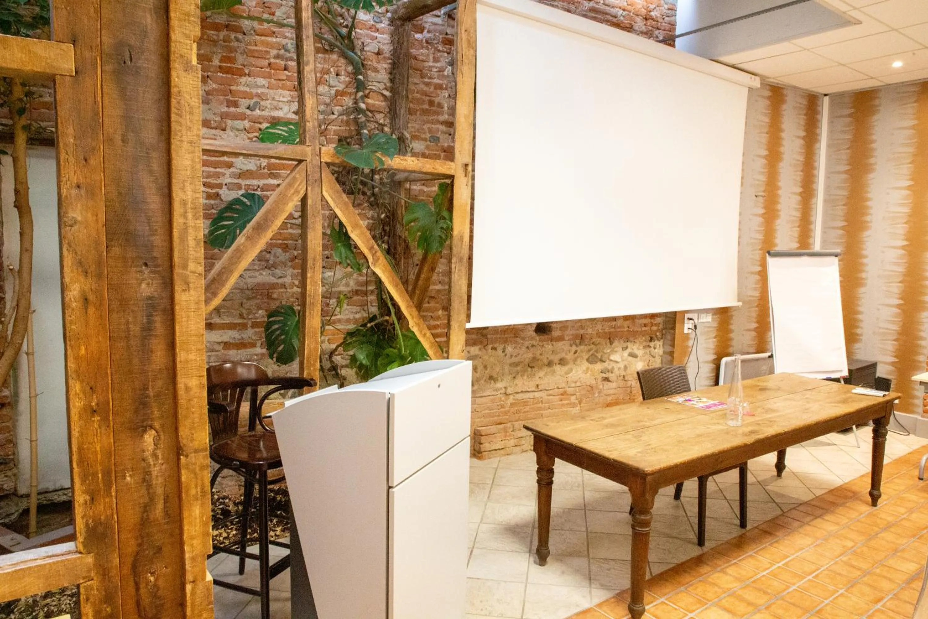 Seating area in Grand Hôtel d'Orléans