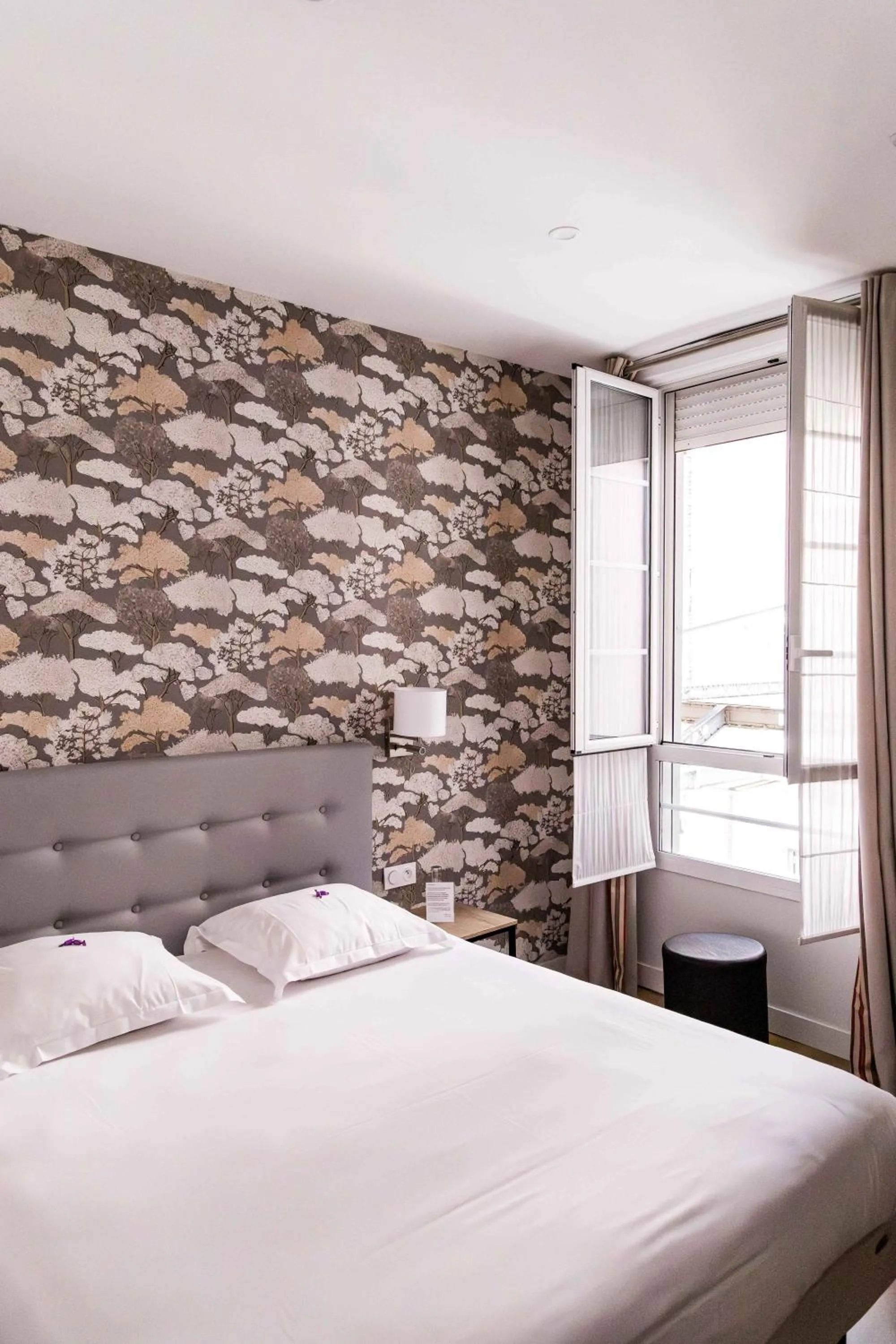 Bedroom, Bed in Grand Hôtel d'Orléans