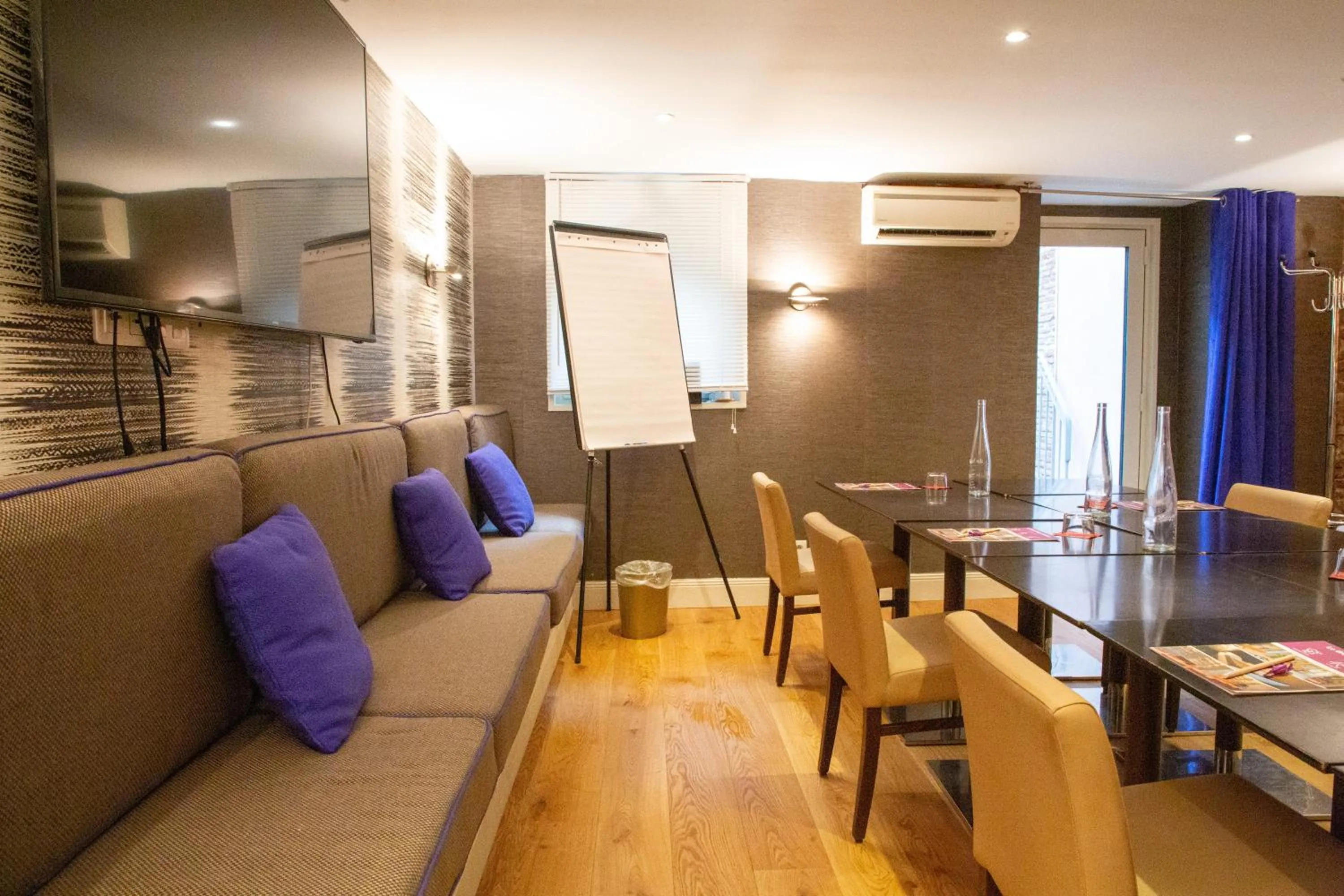 Seating area in Grand Hôtel d'Orléans