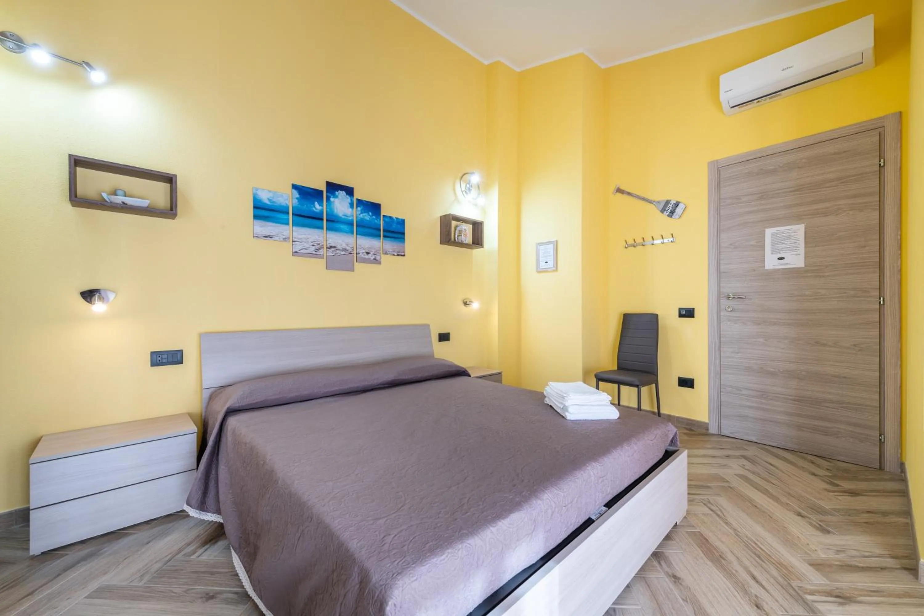 Bedroom, Bed in Paradise Home