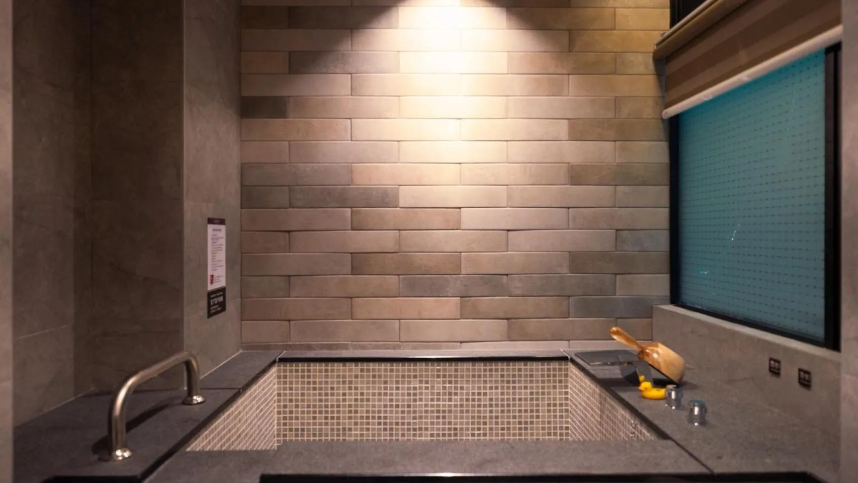 Bath in Great Roots Forestry Spa Resort