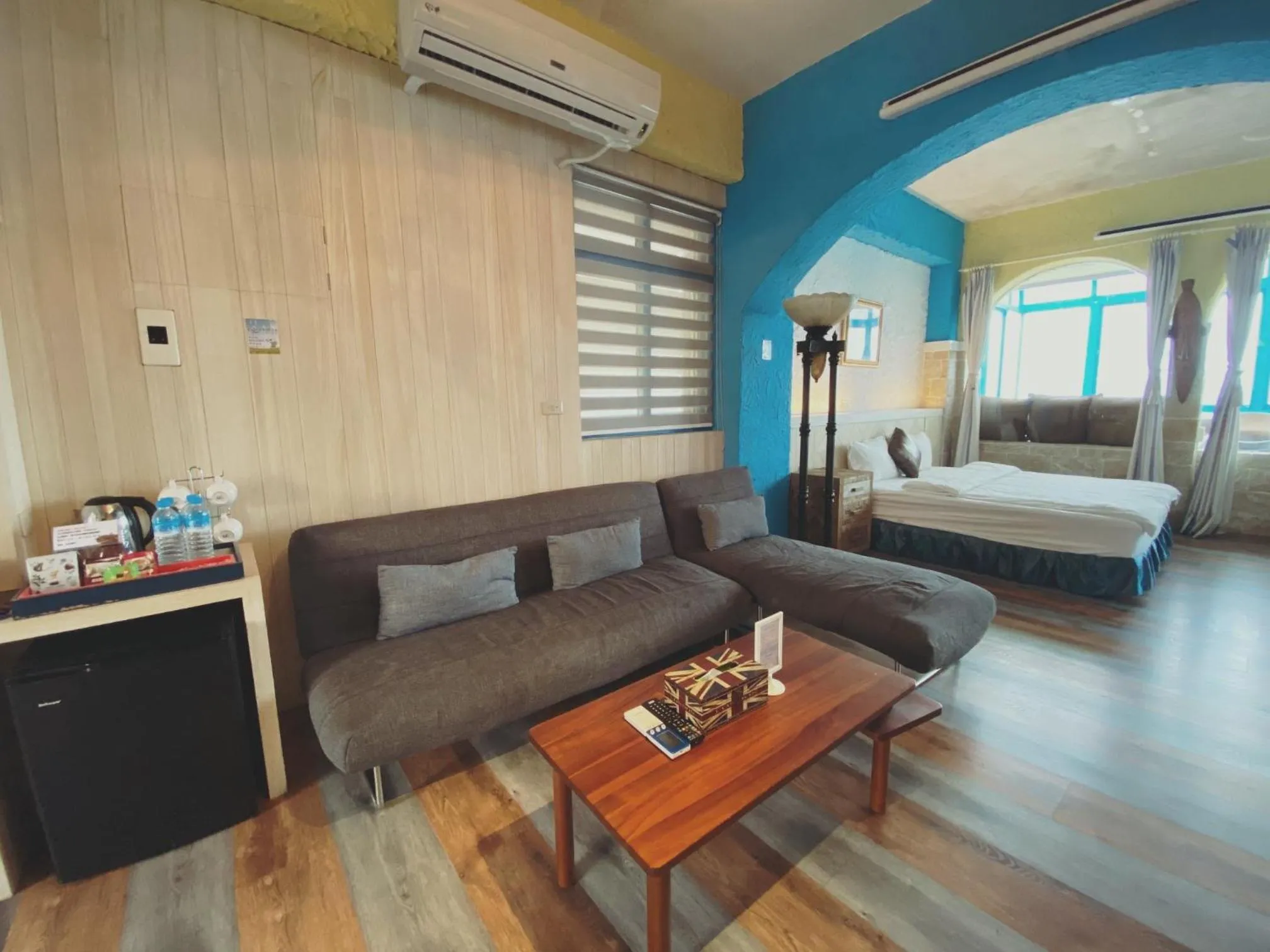 Living room, Bed in 海邊邊民宿 Near Seaside B&B 民宿1092號