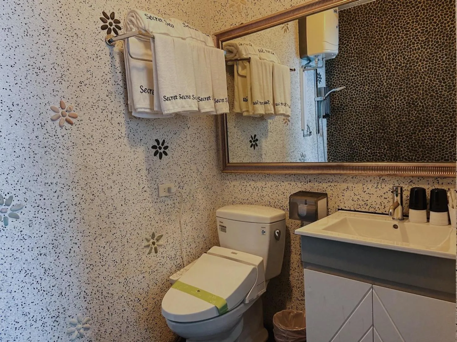 Bathroom in 海邊邊民宿 Near Seaside B&B 民宿1092號