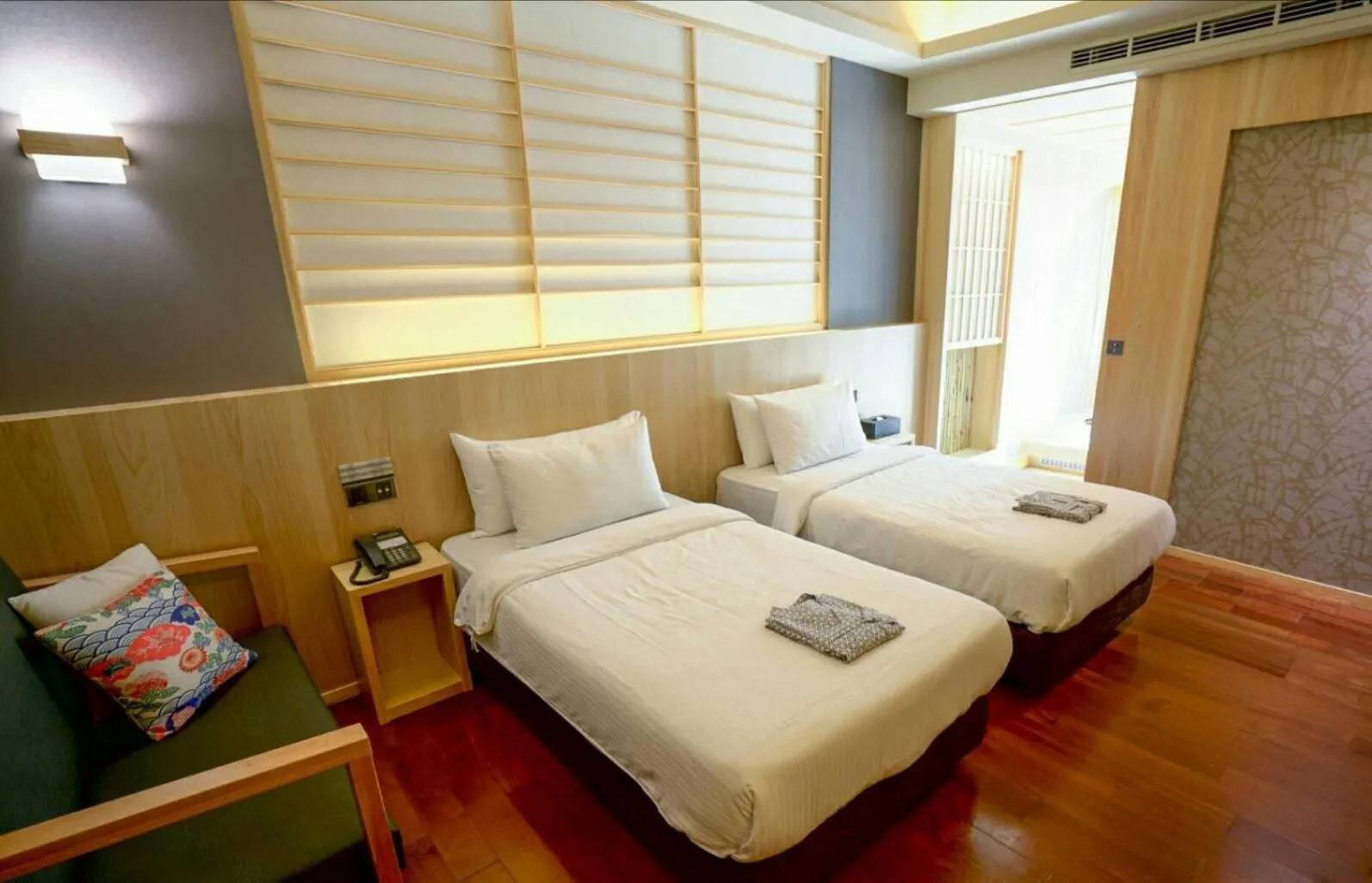 bunk bed, Bed in Tangyue Resort