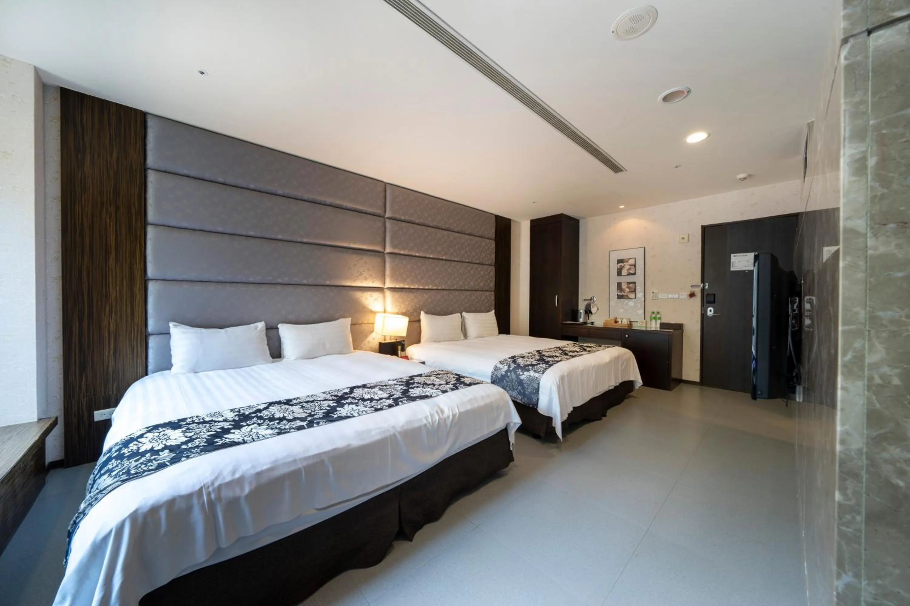 Bed in Tai-Yi Red Maple Resort