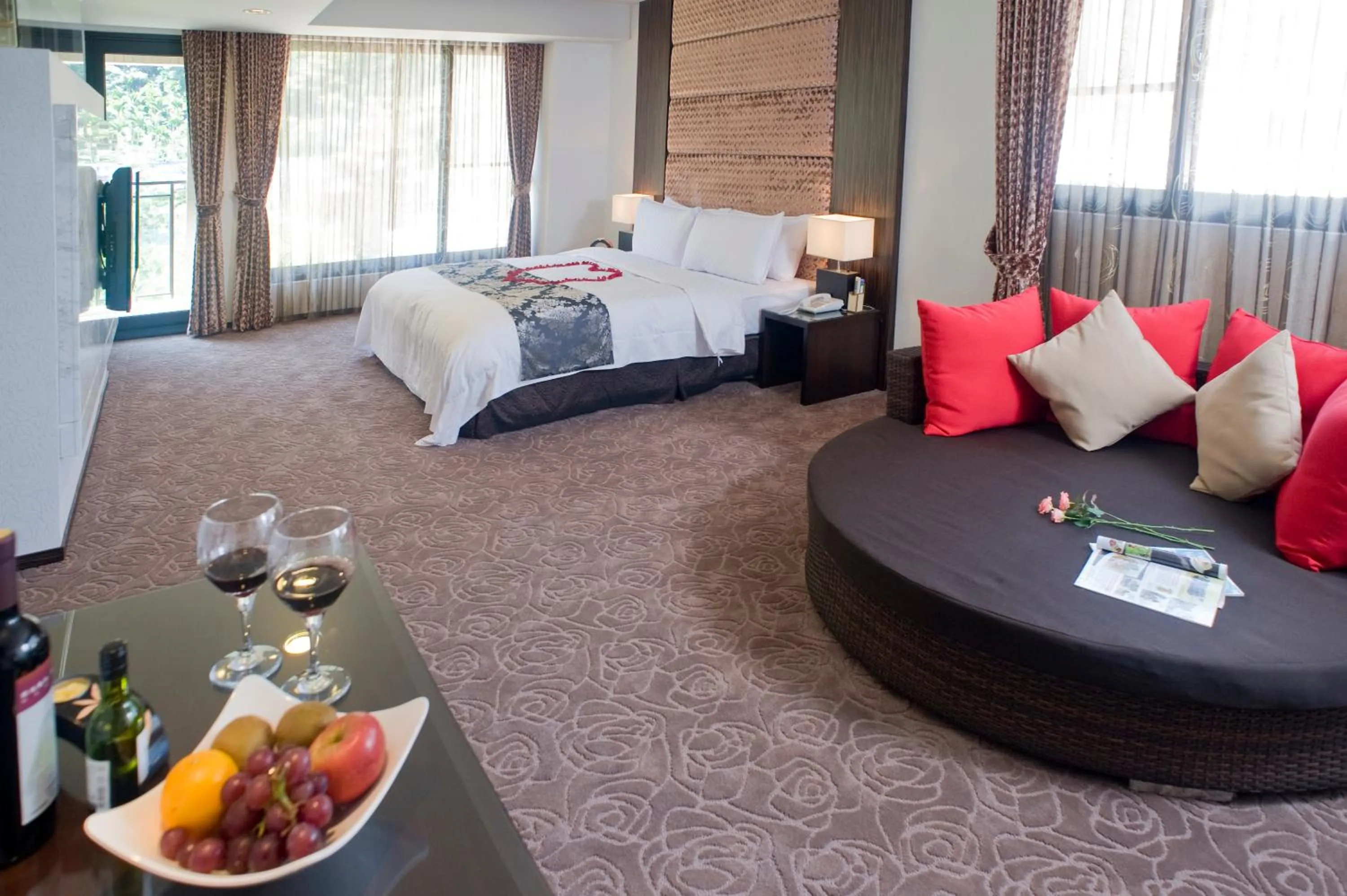 Bed in Tai-Yi Red Maple Resort