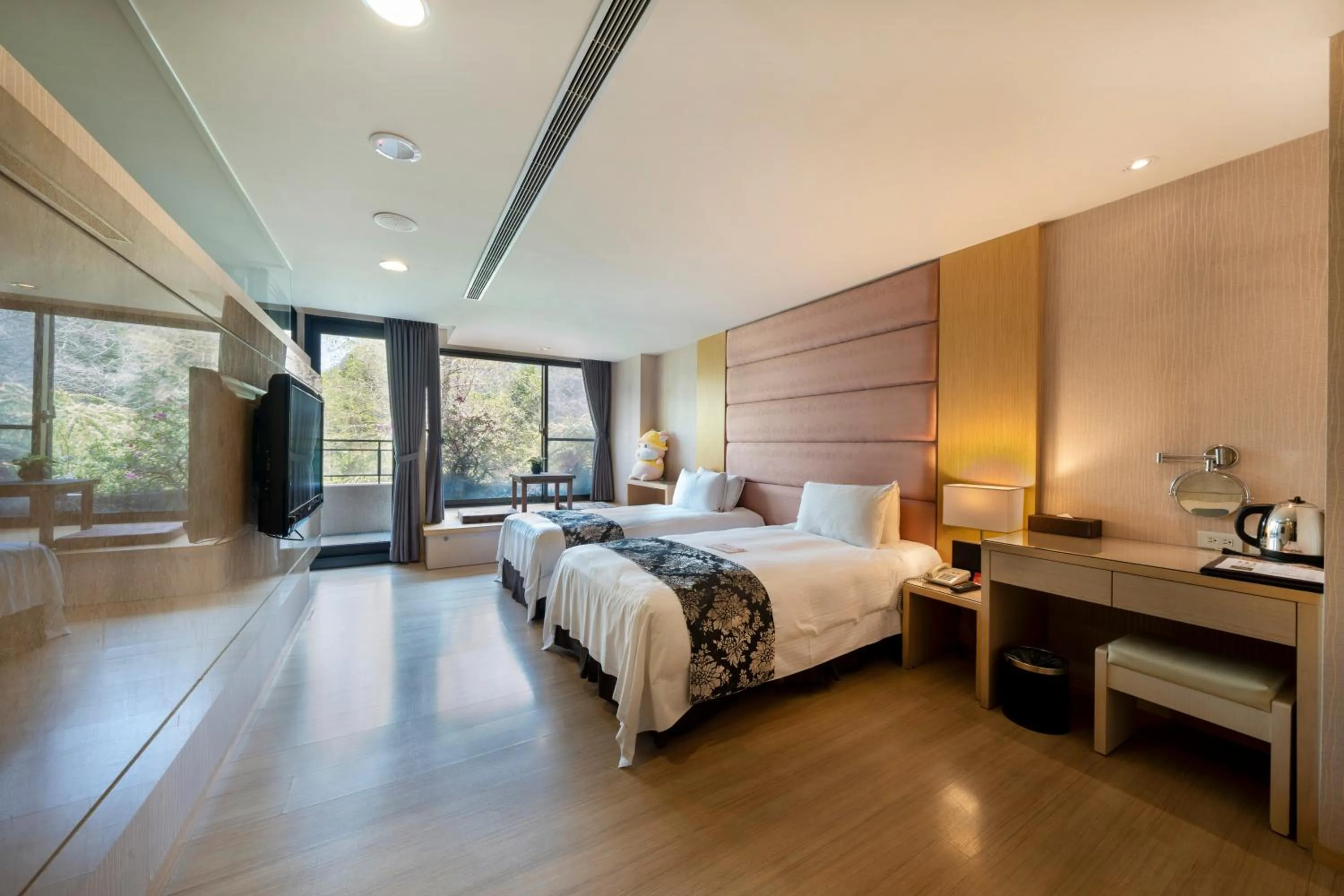 Bed in Tai-Yi Red Maple Resort