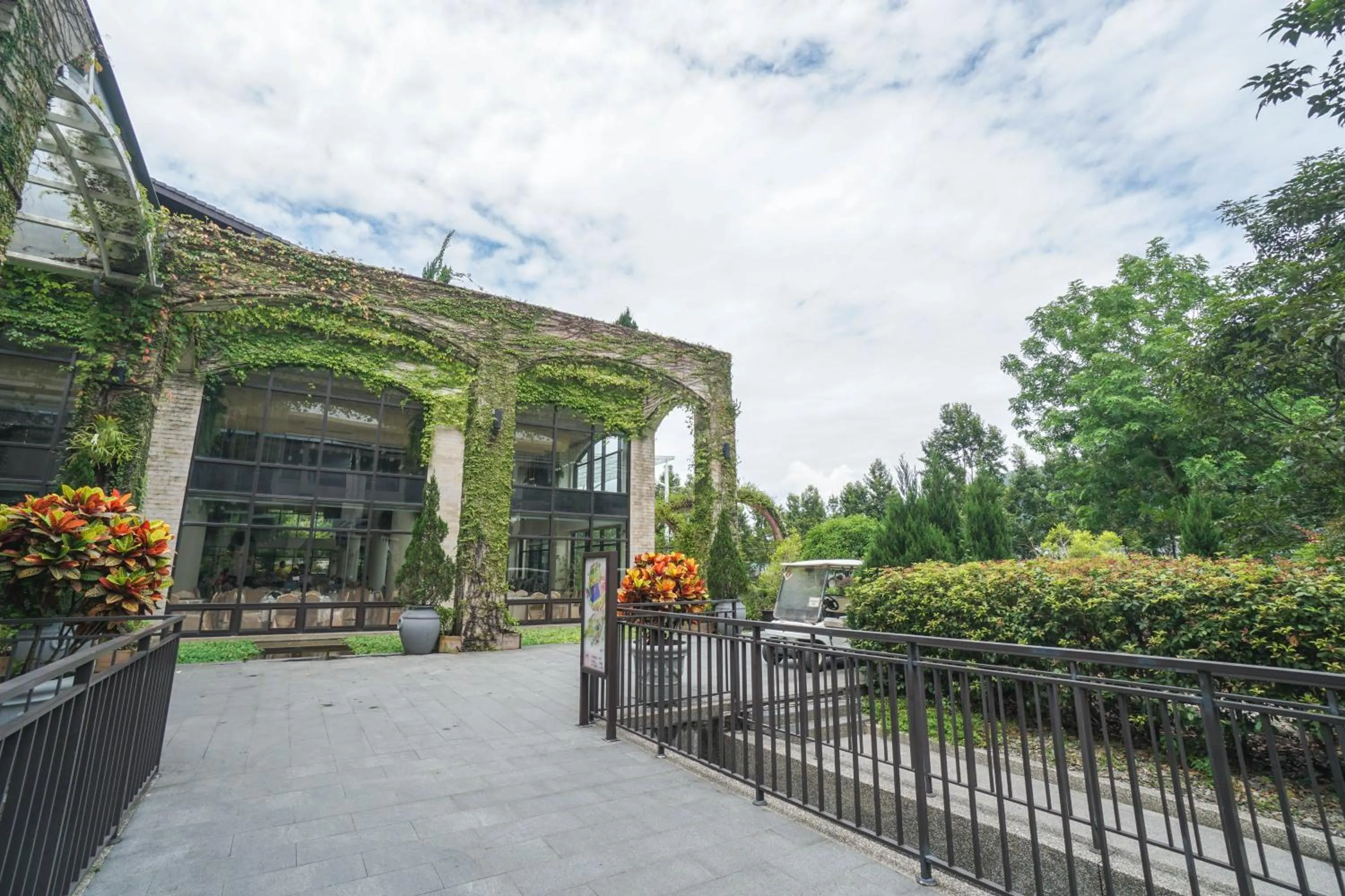 Tai-Yi Red Maple Resort