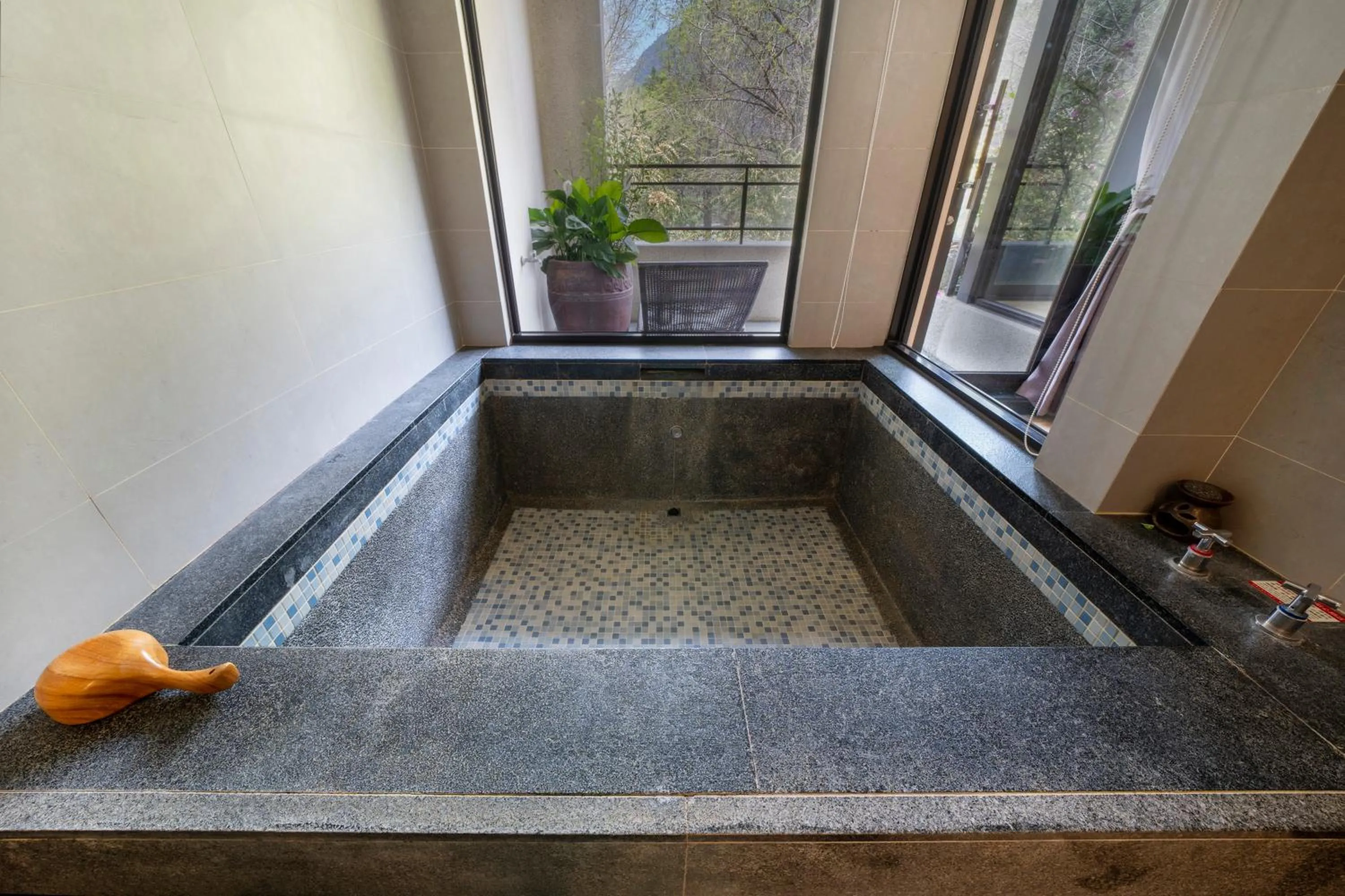 Tai-Yi Red Maple Resort