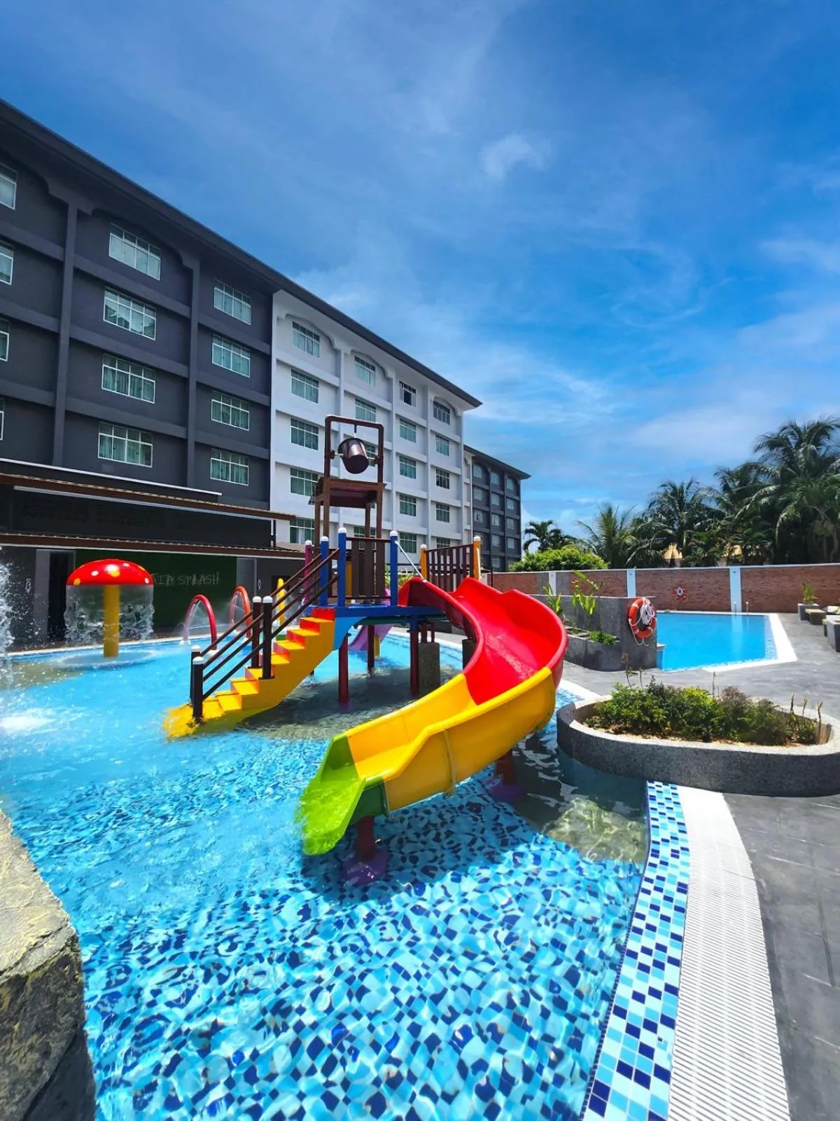 Swimming pool in Raia Inn Penang