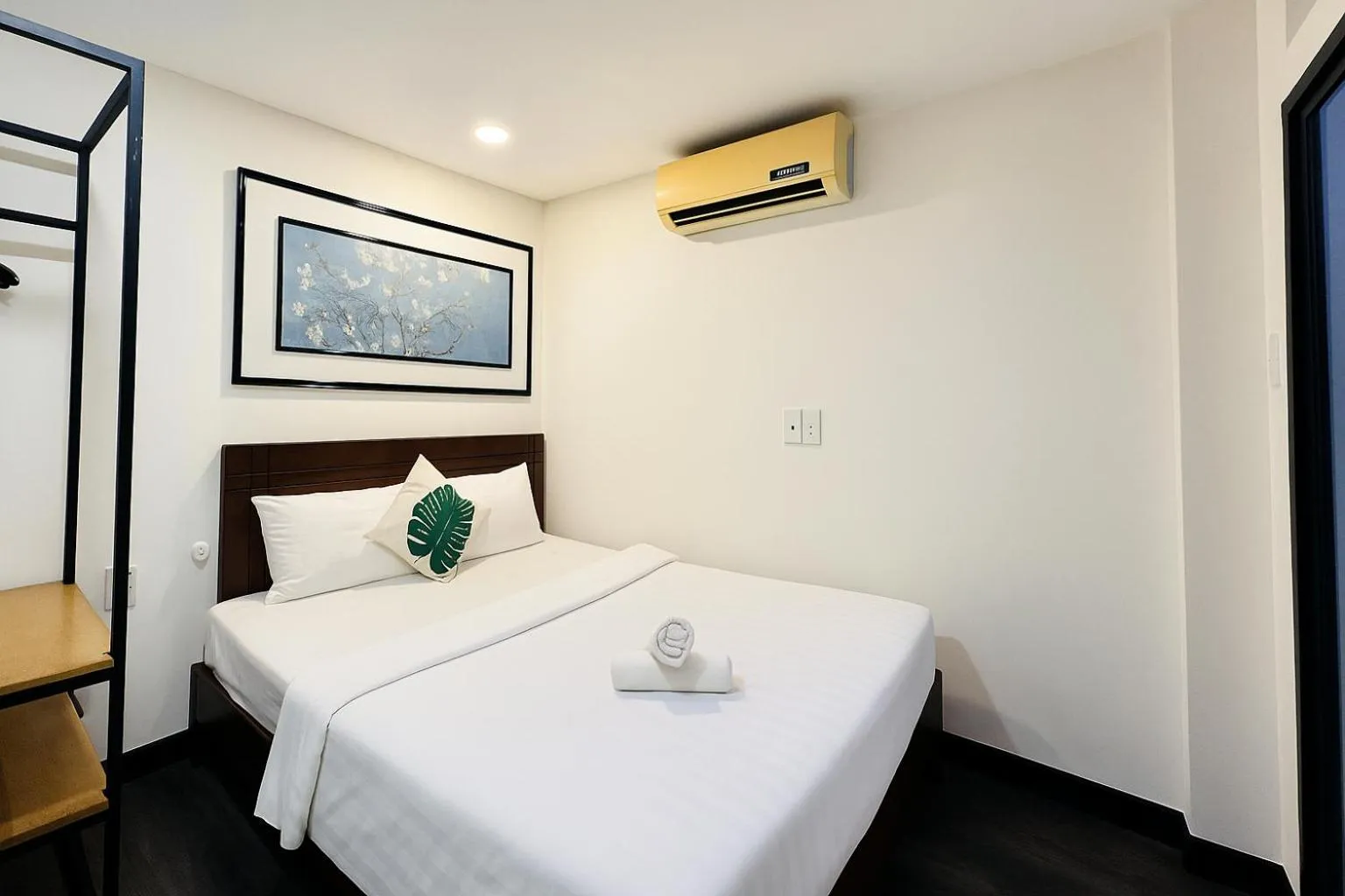 Bed in Vintage Park View Hotel & Spa - Hoang Phi