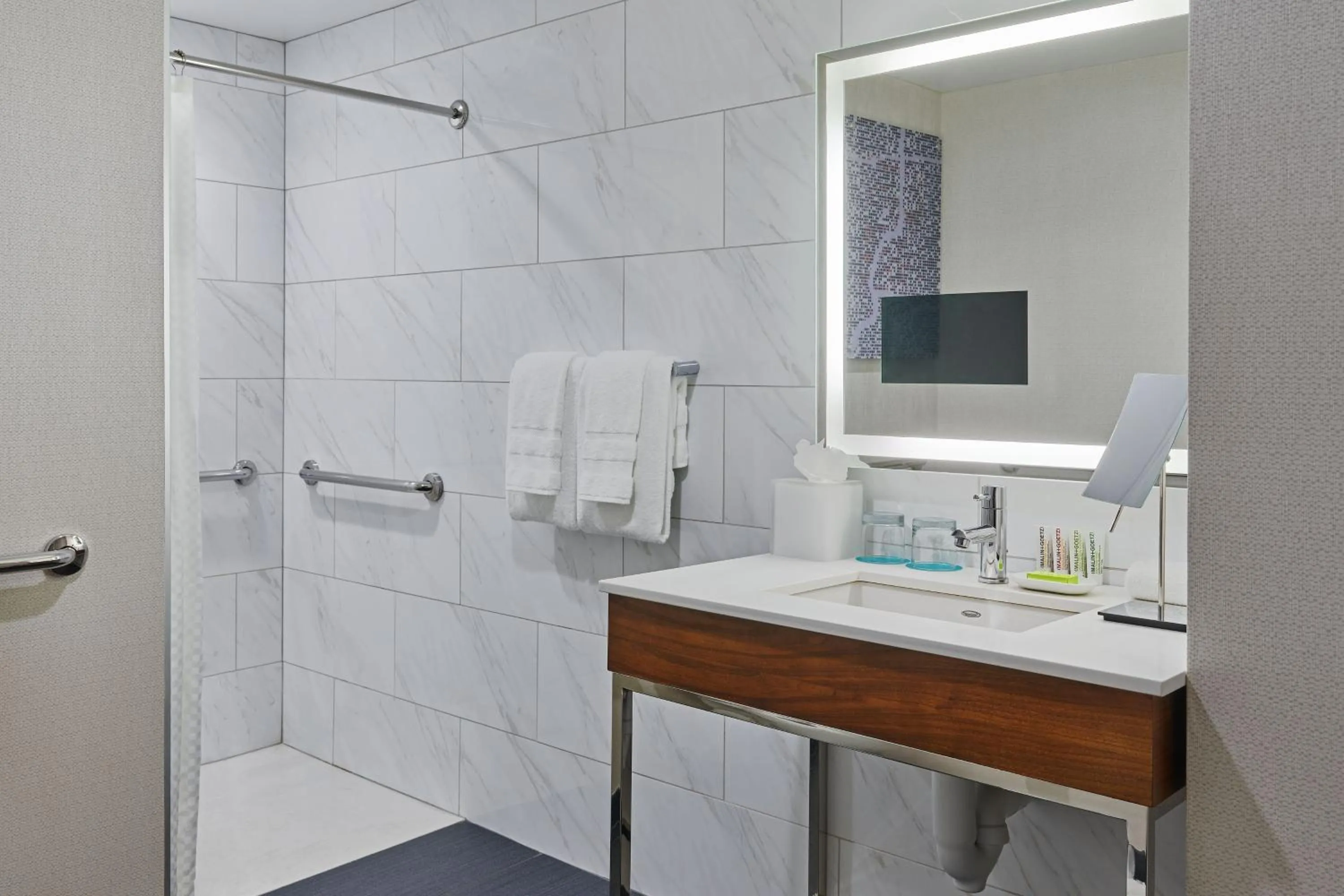 Bathroom in Le Meridien Indianapolis