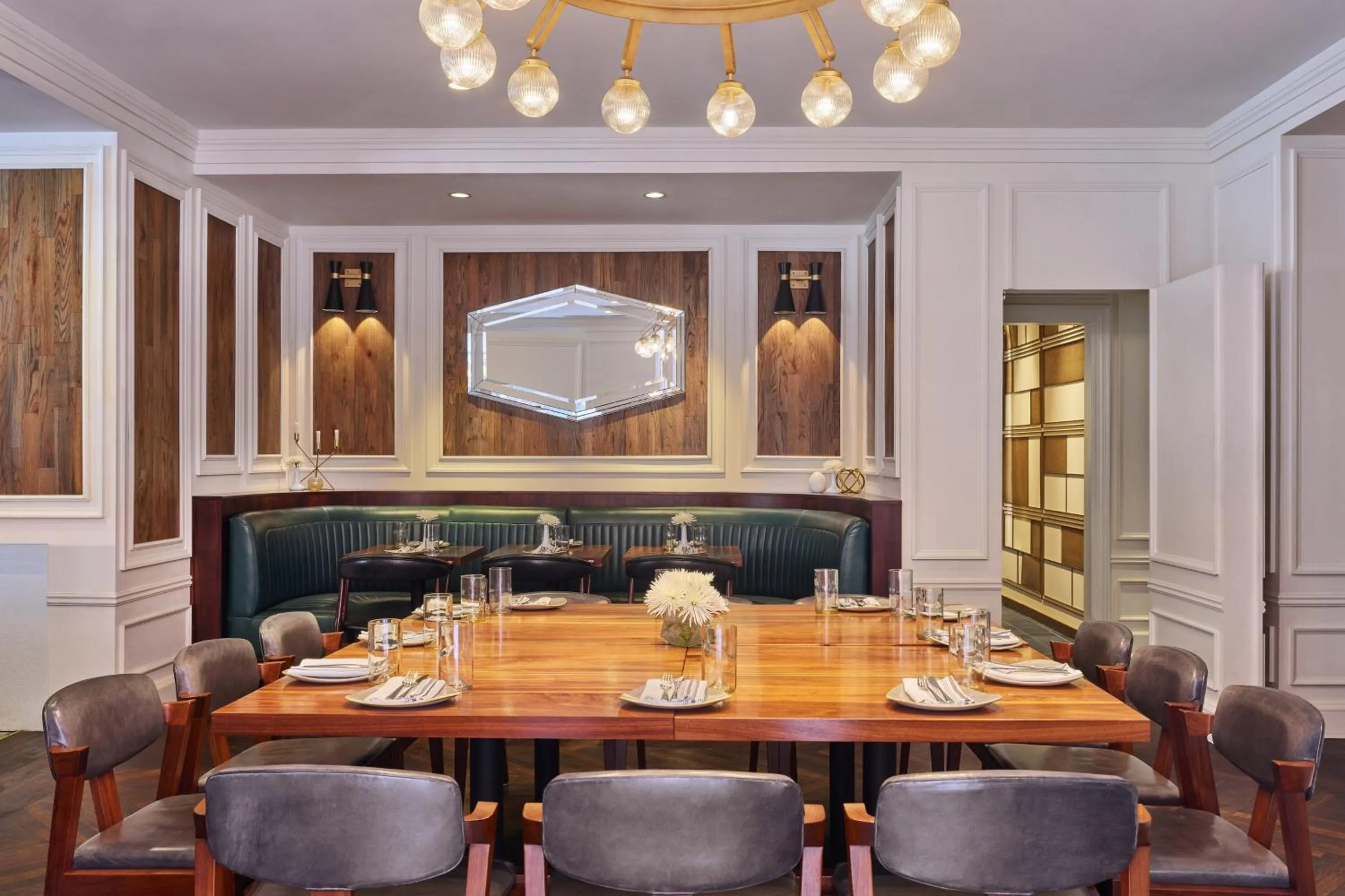 Restaurant/places to eat in Le Meridien Indianapolis