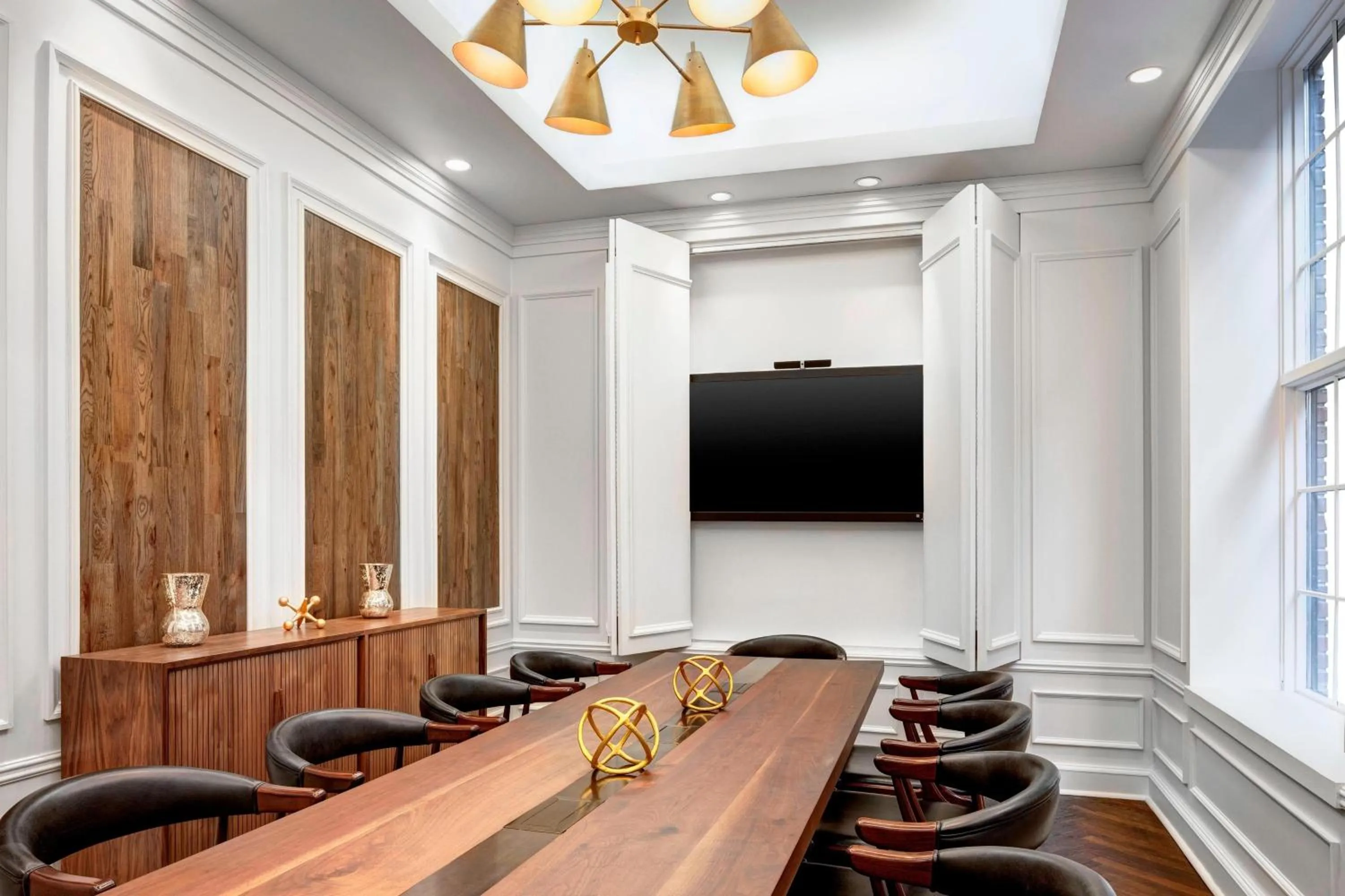 Restaurant/places to eat in Le Meridien Indianapolis