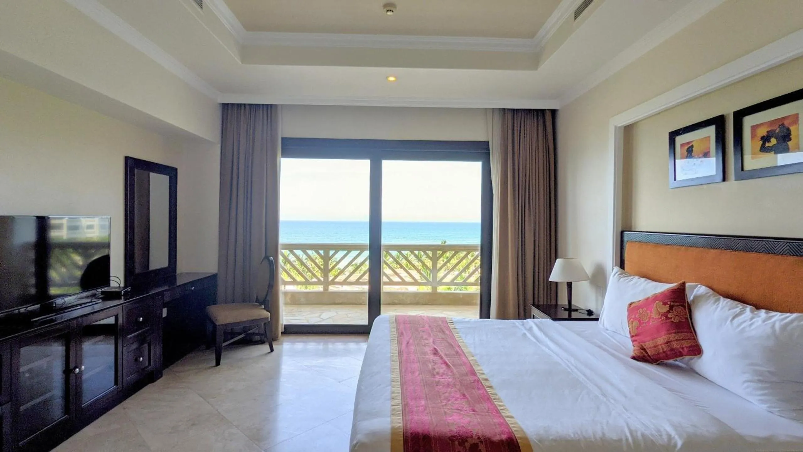 Bed in Olalani Resort & Condotel