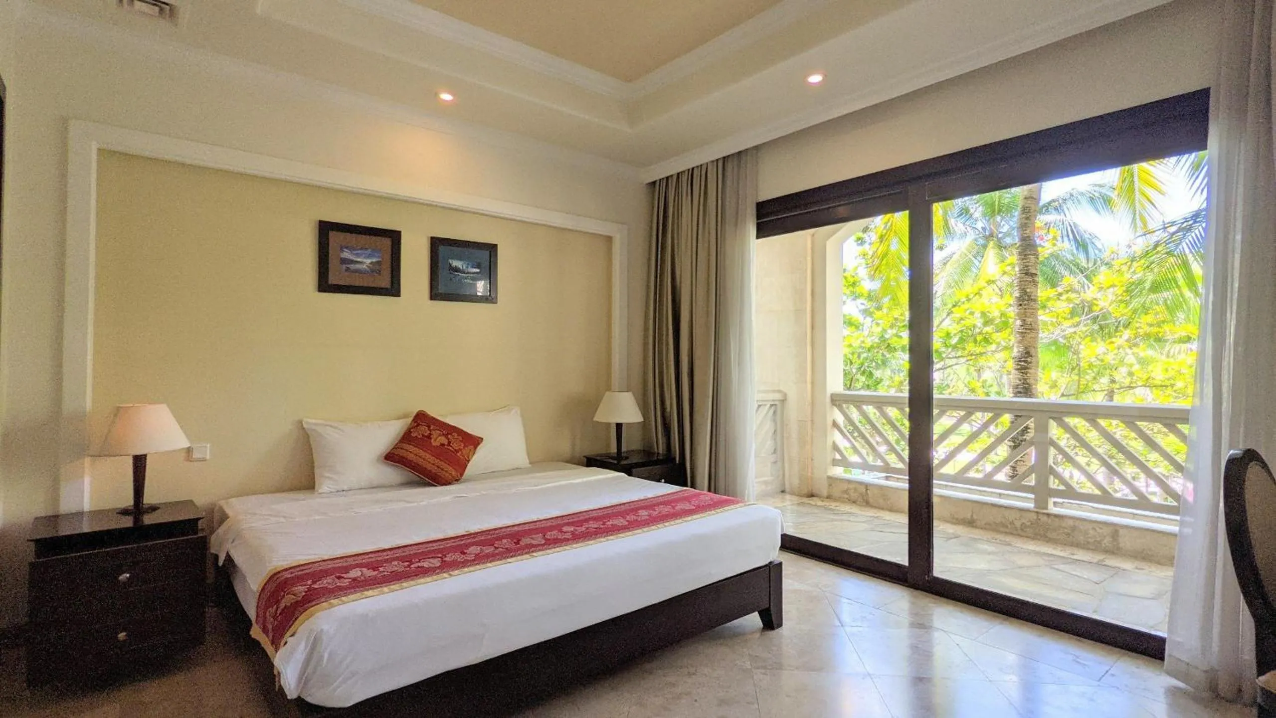 Bedroom, Bed in Olalani Resort & Condotel