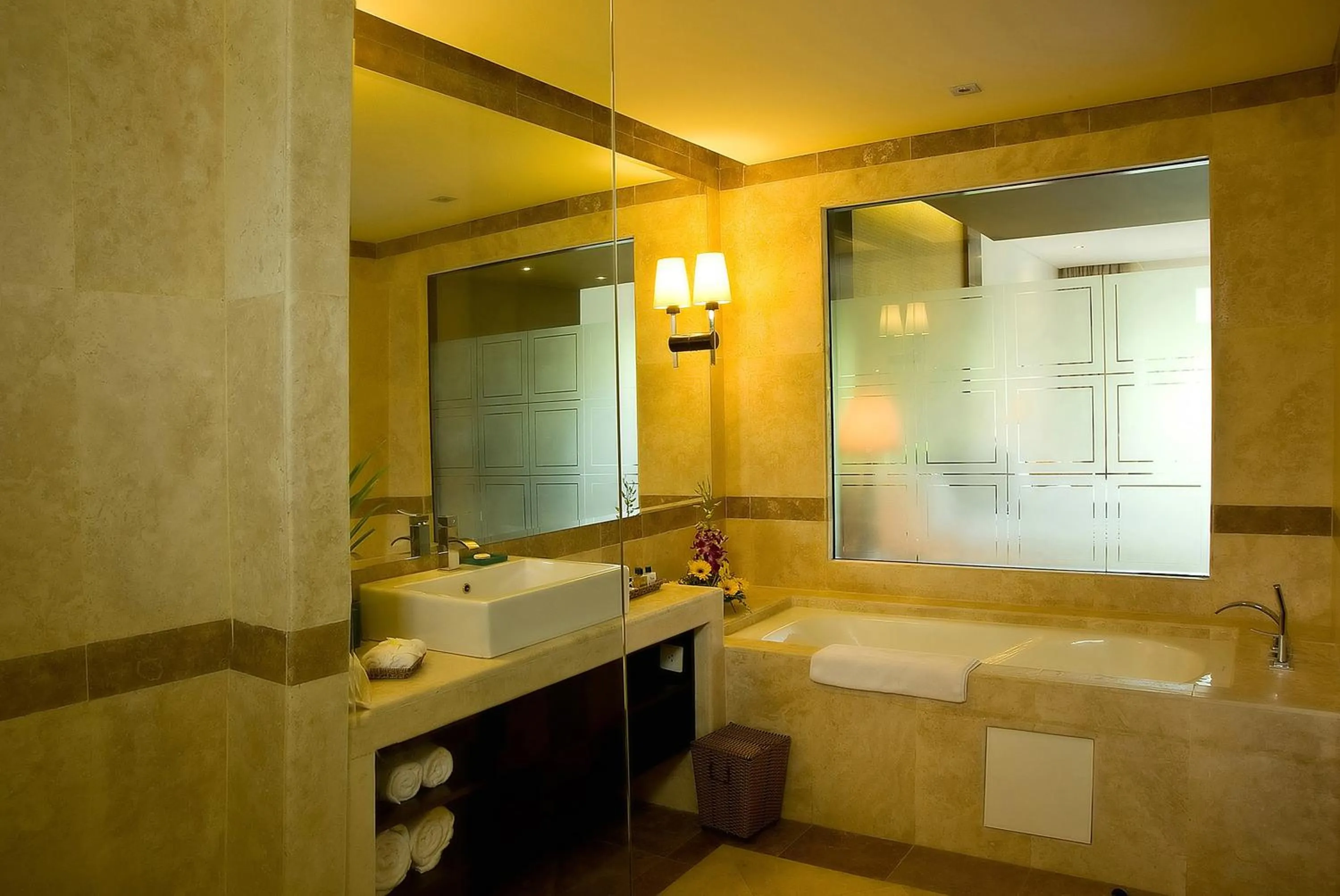 Bathroom, Bed in Olalani Resort & Condotel