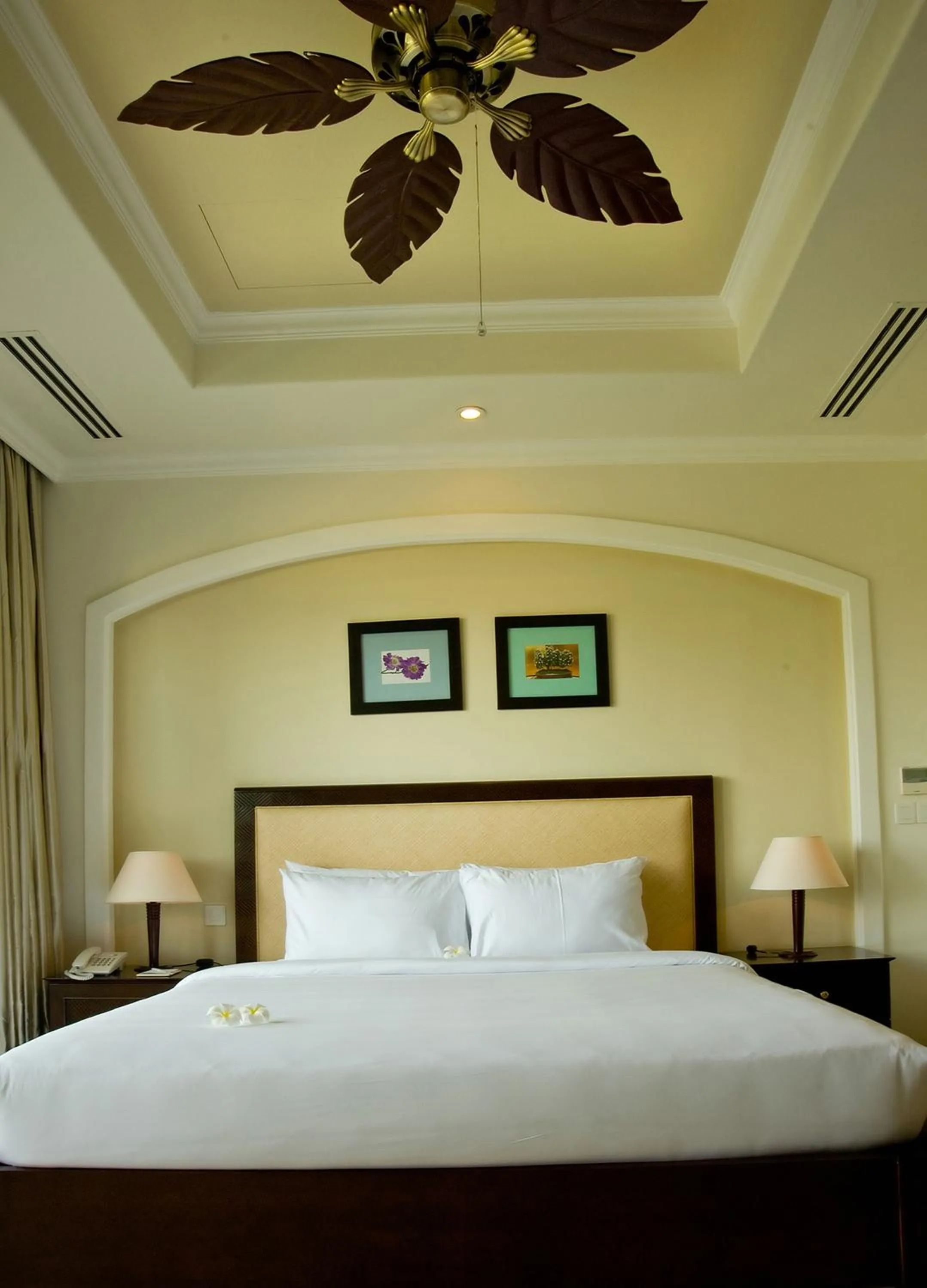 Photo of the whole room, Bed in Olalani Resort & Condotel