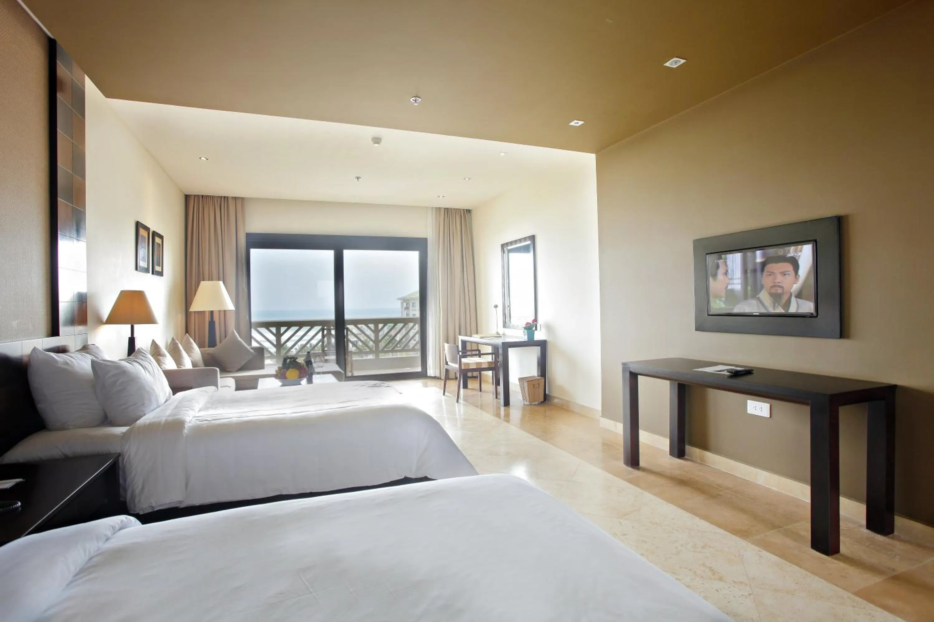 TV and multimedia, Bed in Olalani Resort & Condotel