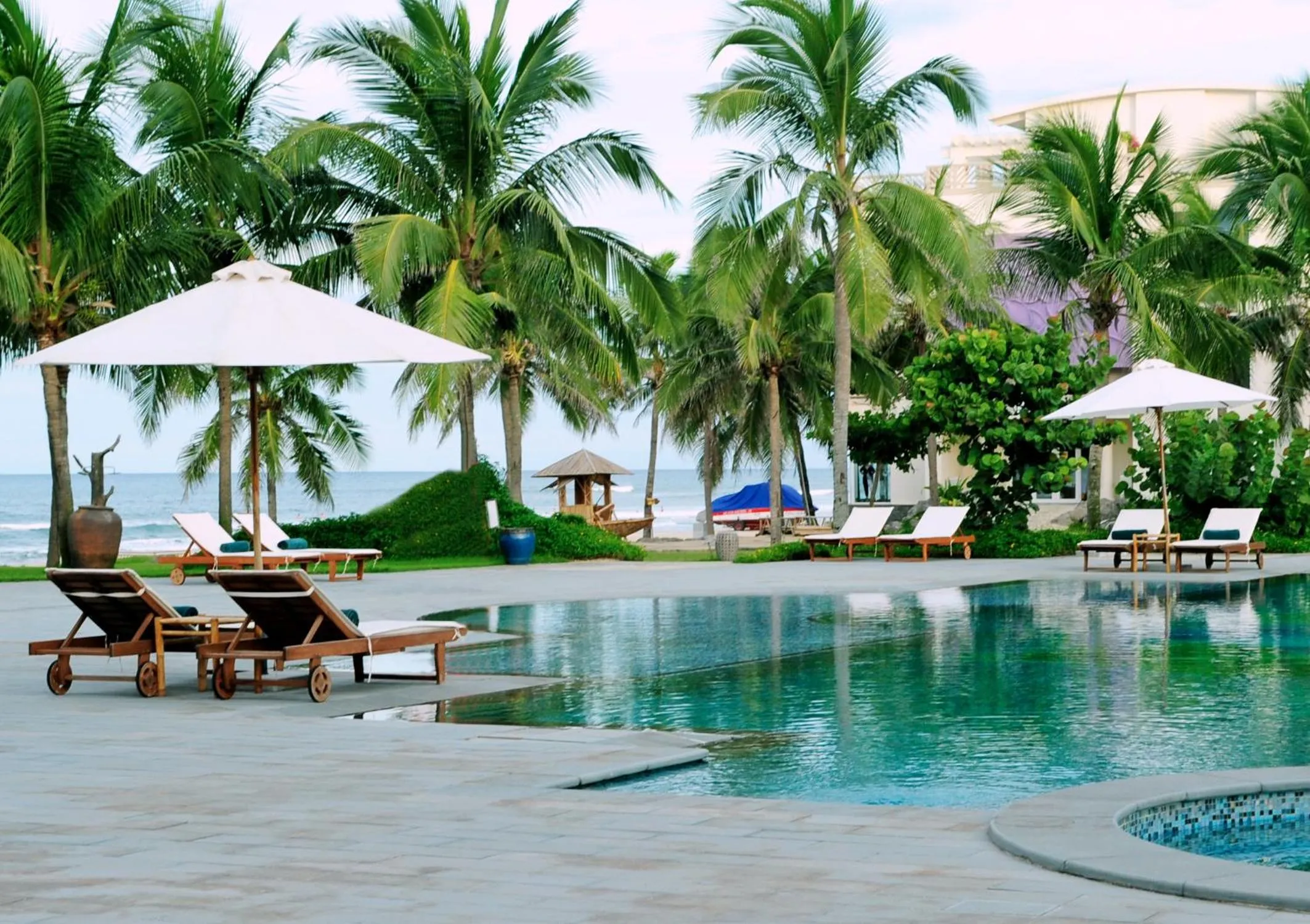 Swimming pool in Olalani Resort & Condotel
