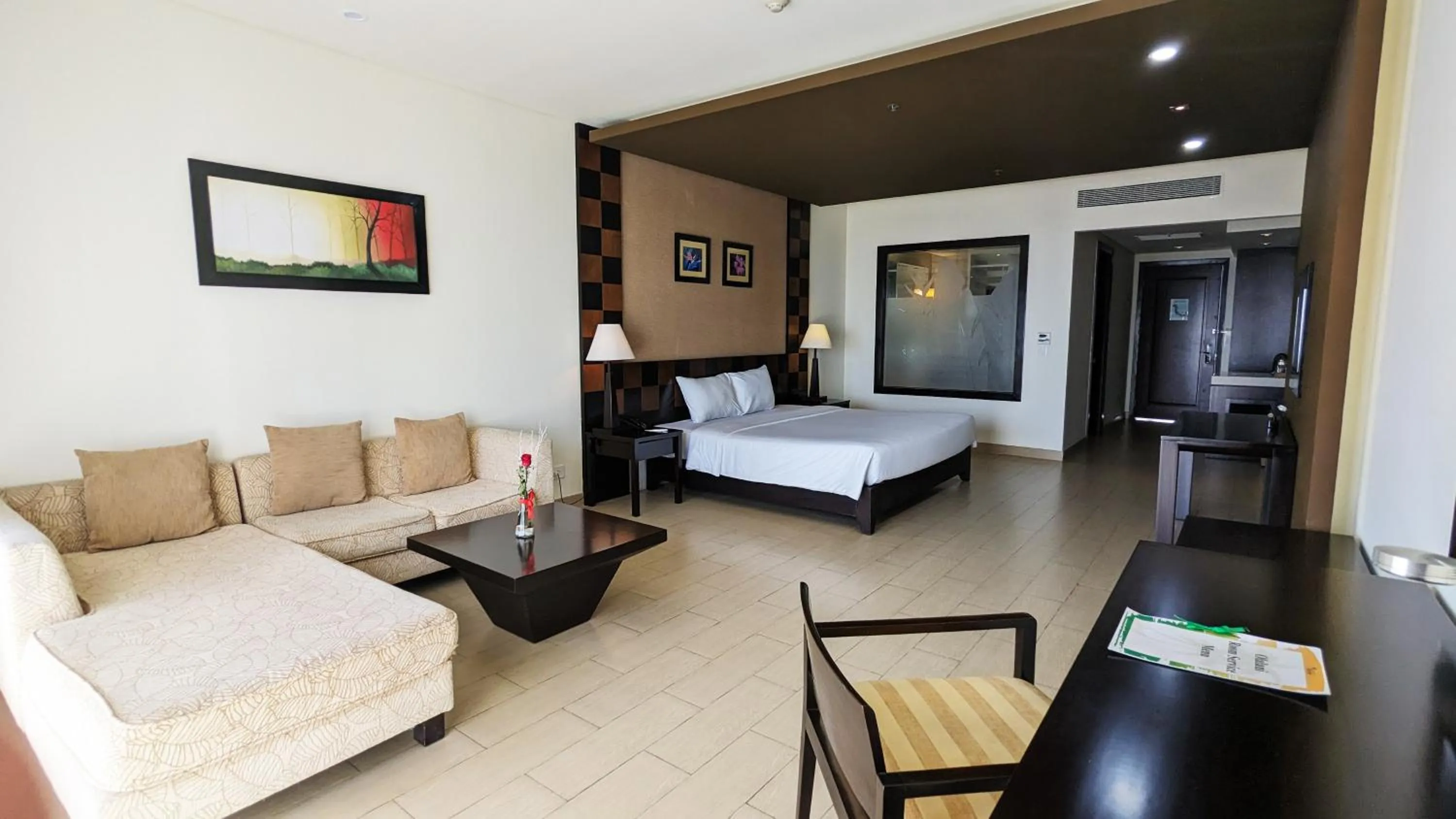 Photo of the whole room, Bed in Olalani Resort & Condotel