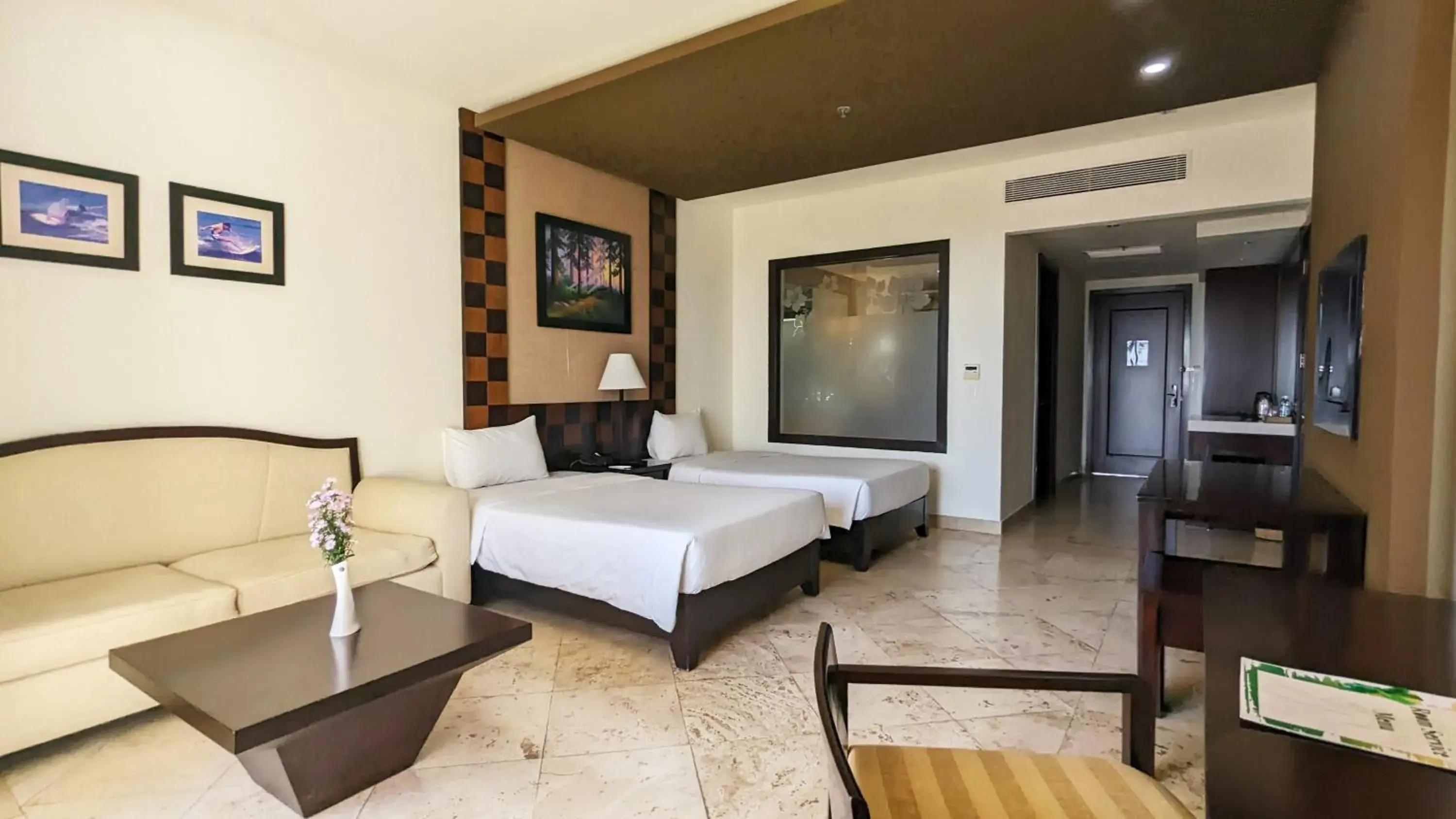 Large Twin Room in Olalani Resort & Condotel Large Twin Room in Olalani Resort & Condotel