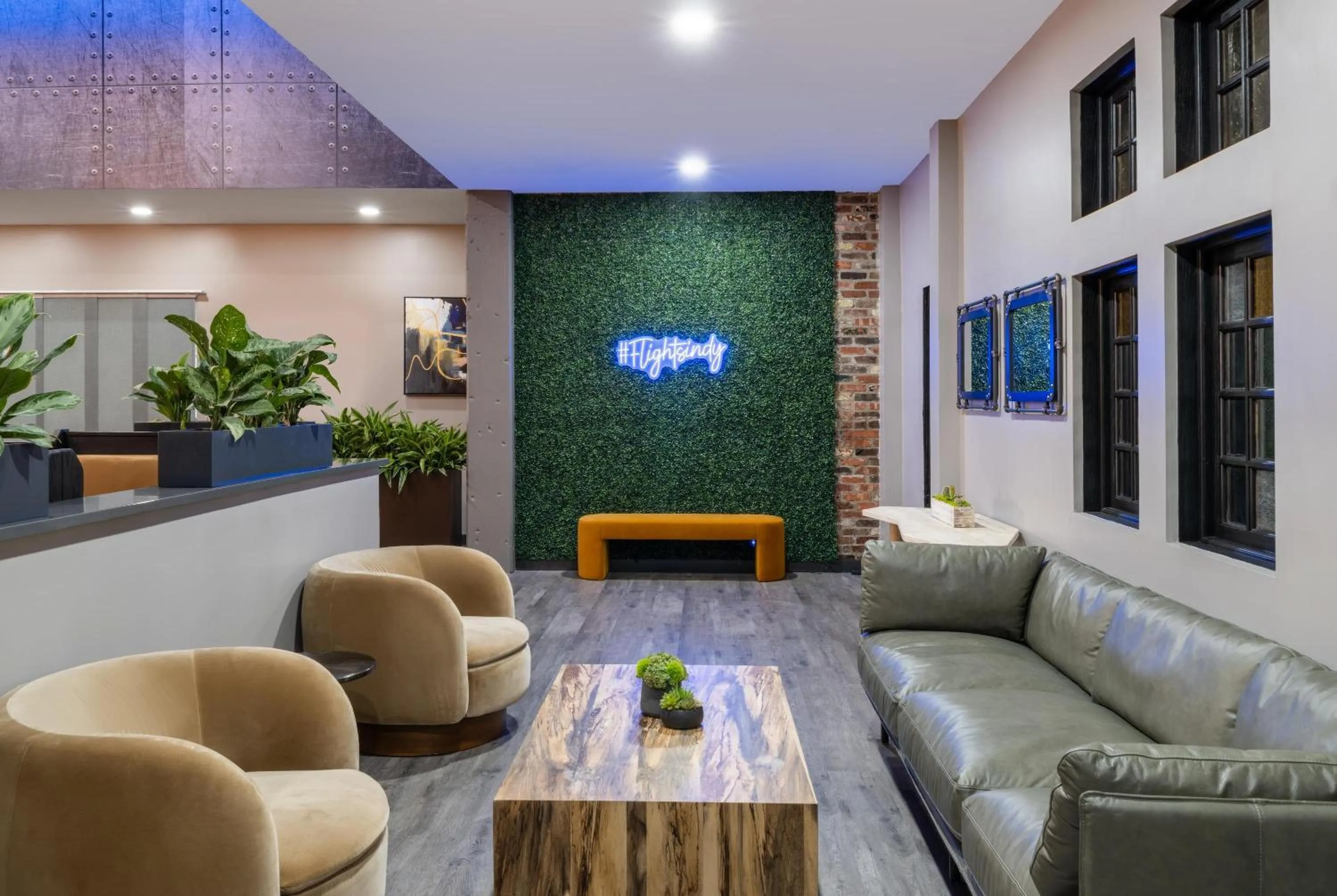 Restaurant/places to eat in Wyndham Indianapolis Airport