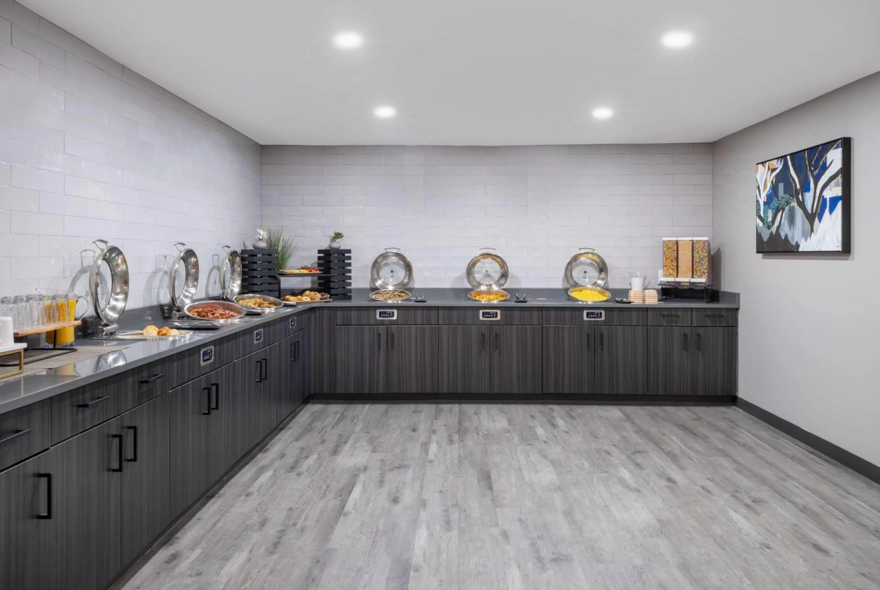 Restaurant/places to eat in Wyndham Indianapolis Airport