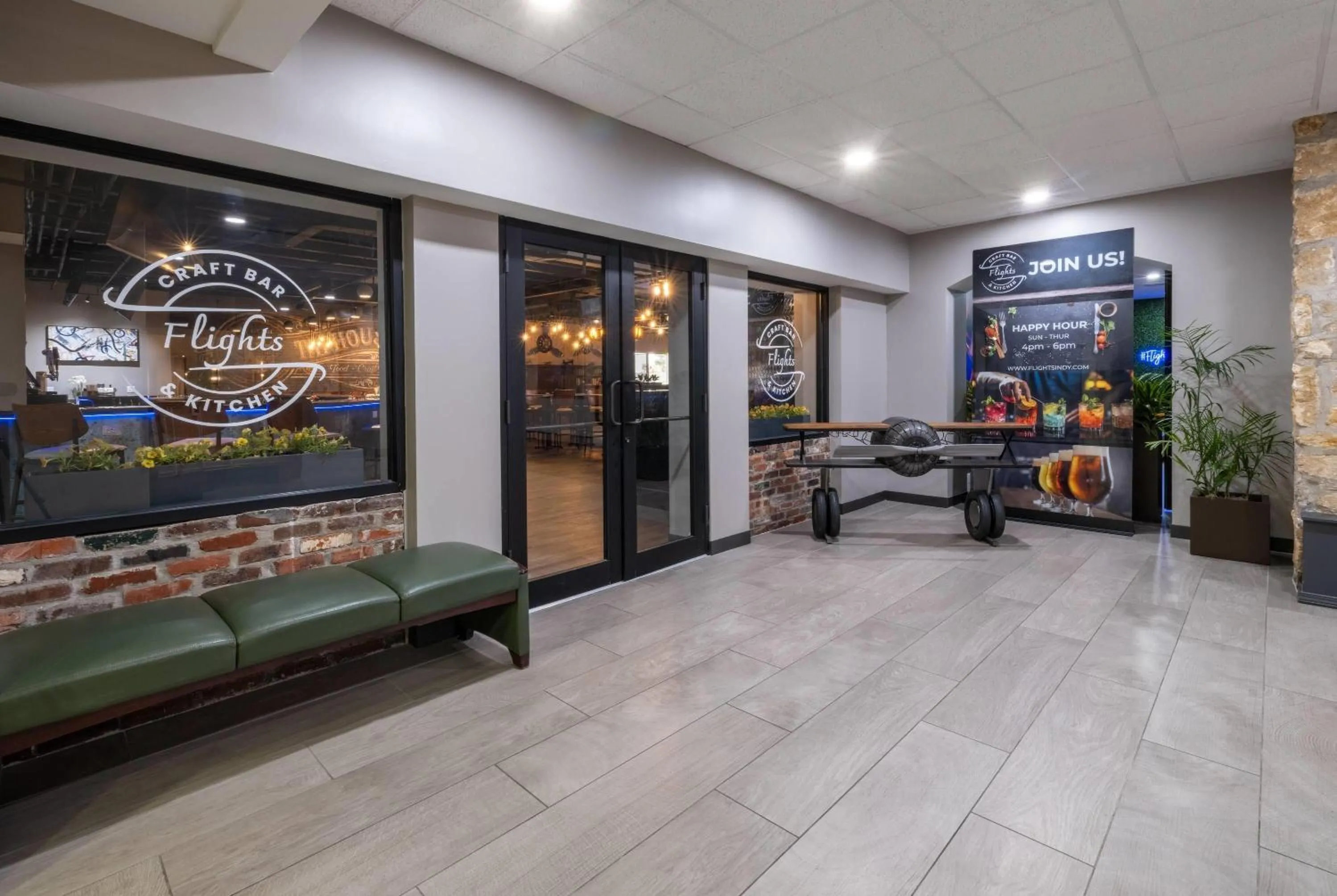 Restaurant/places to eat in Wyndham Indianapolis Airport