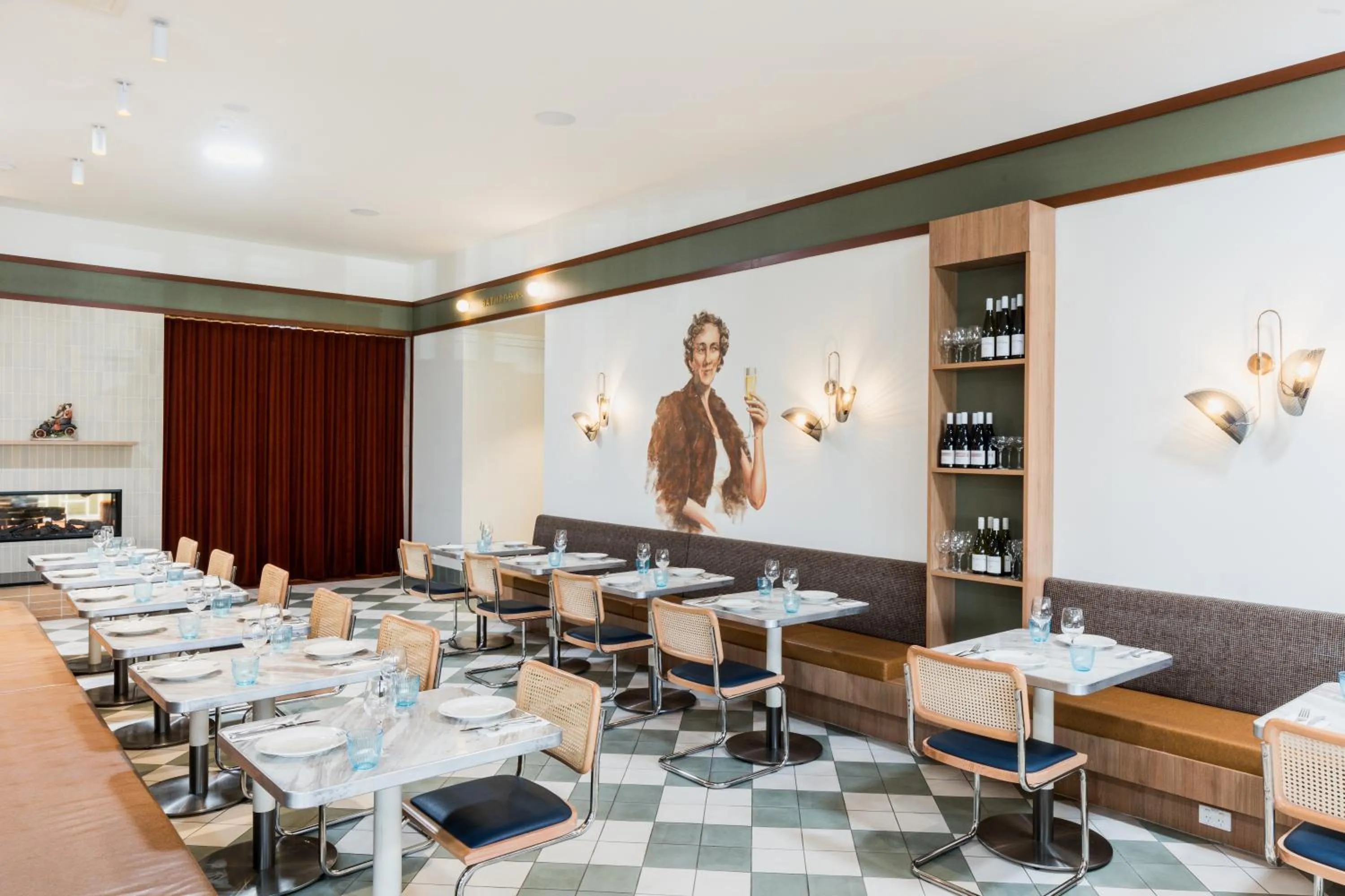 Lounge or bar in Statesman Hotel