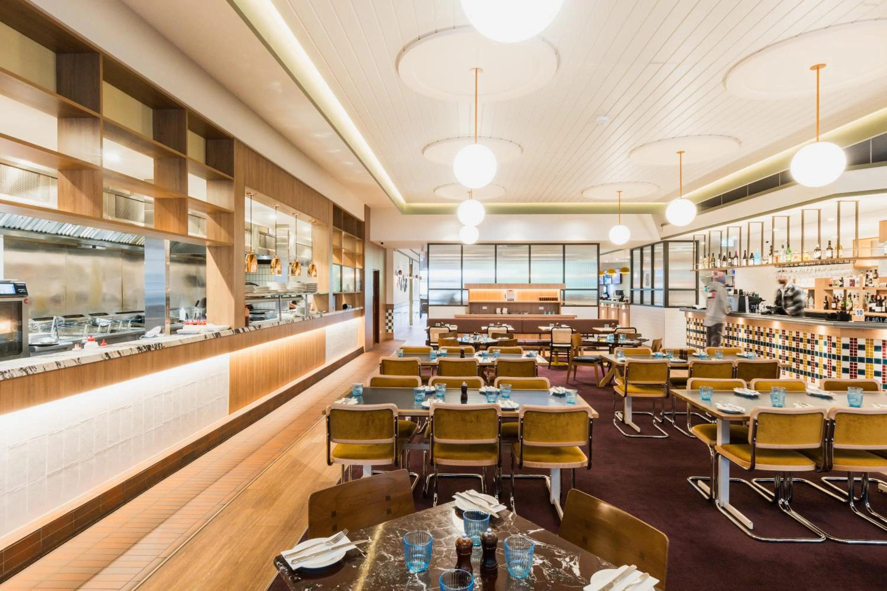 Restaurant/places to eat in Statesman Hotel