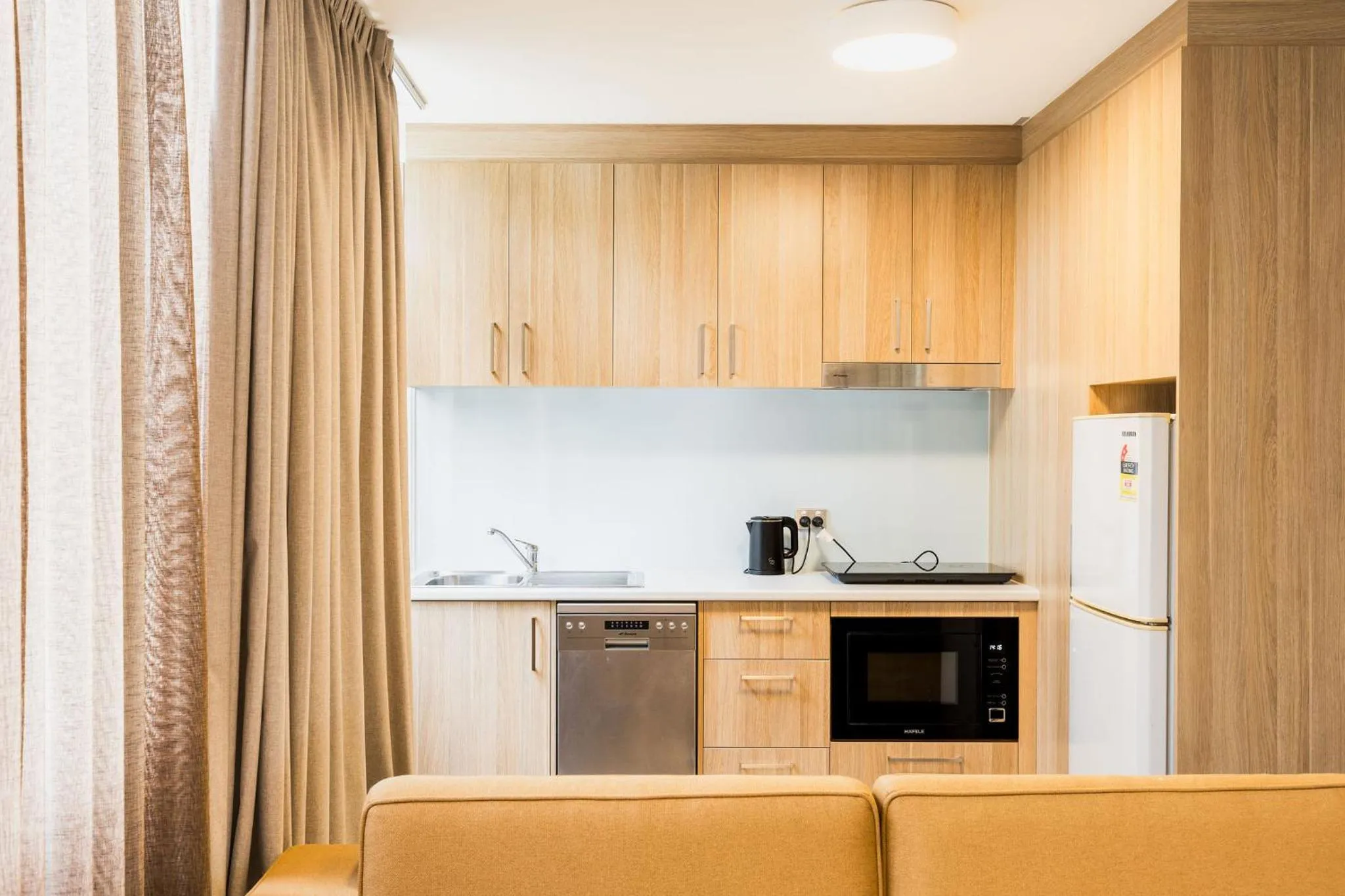 Coffee/tea facilities in Statesman Hotel