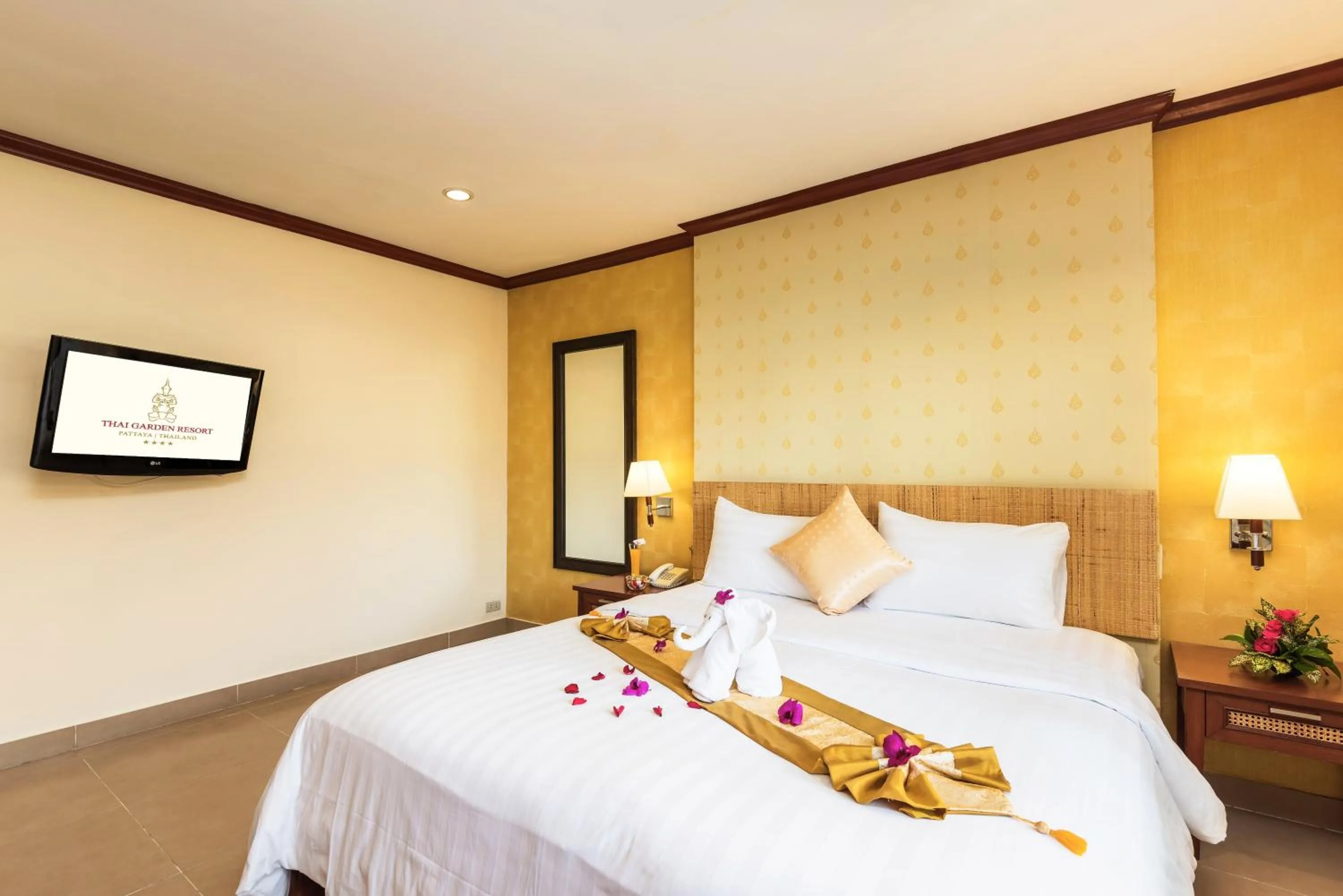 Bedroom, Bed in Thai Garden Resort