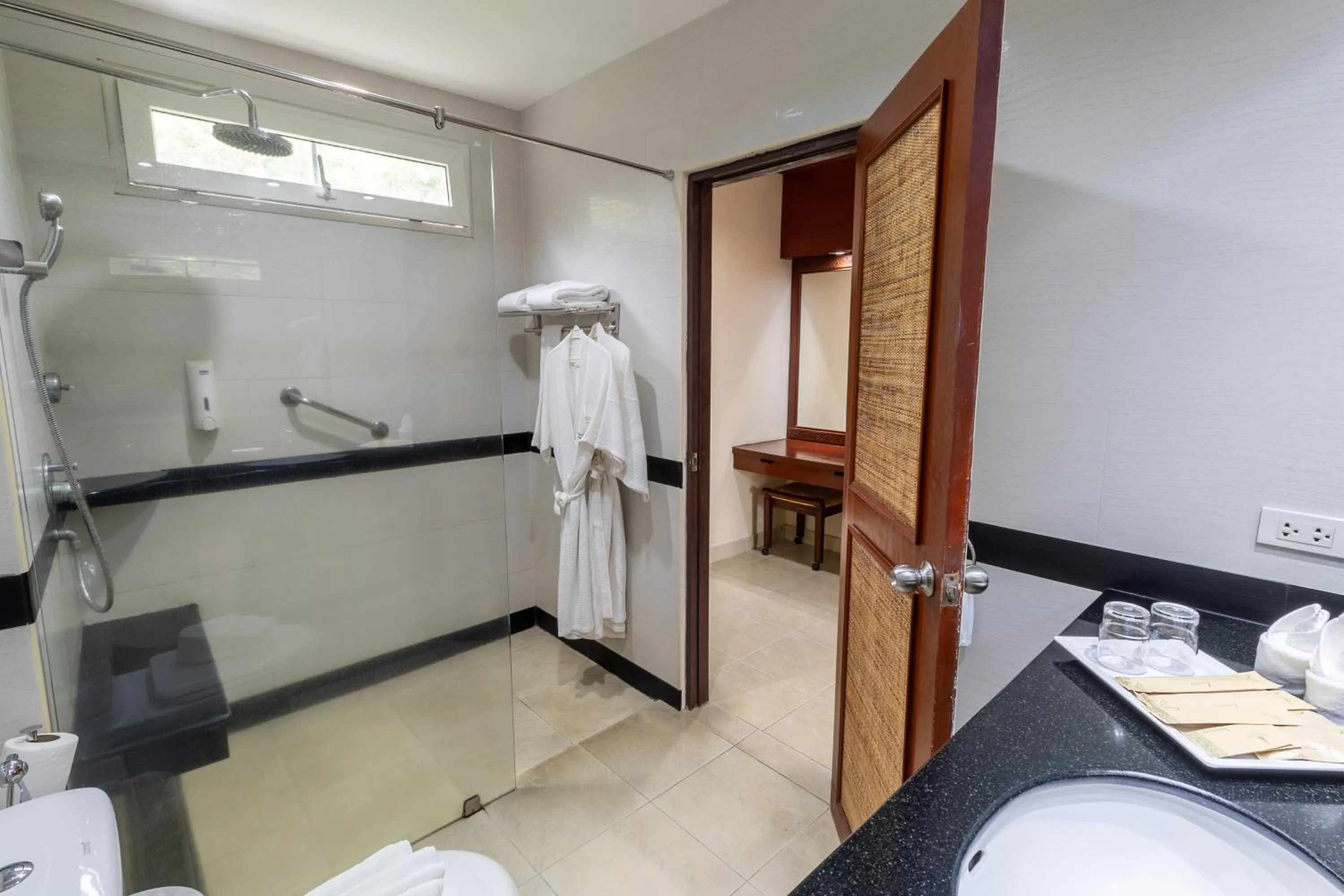Shower, Bed in Thai Garden Resort