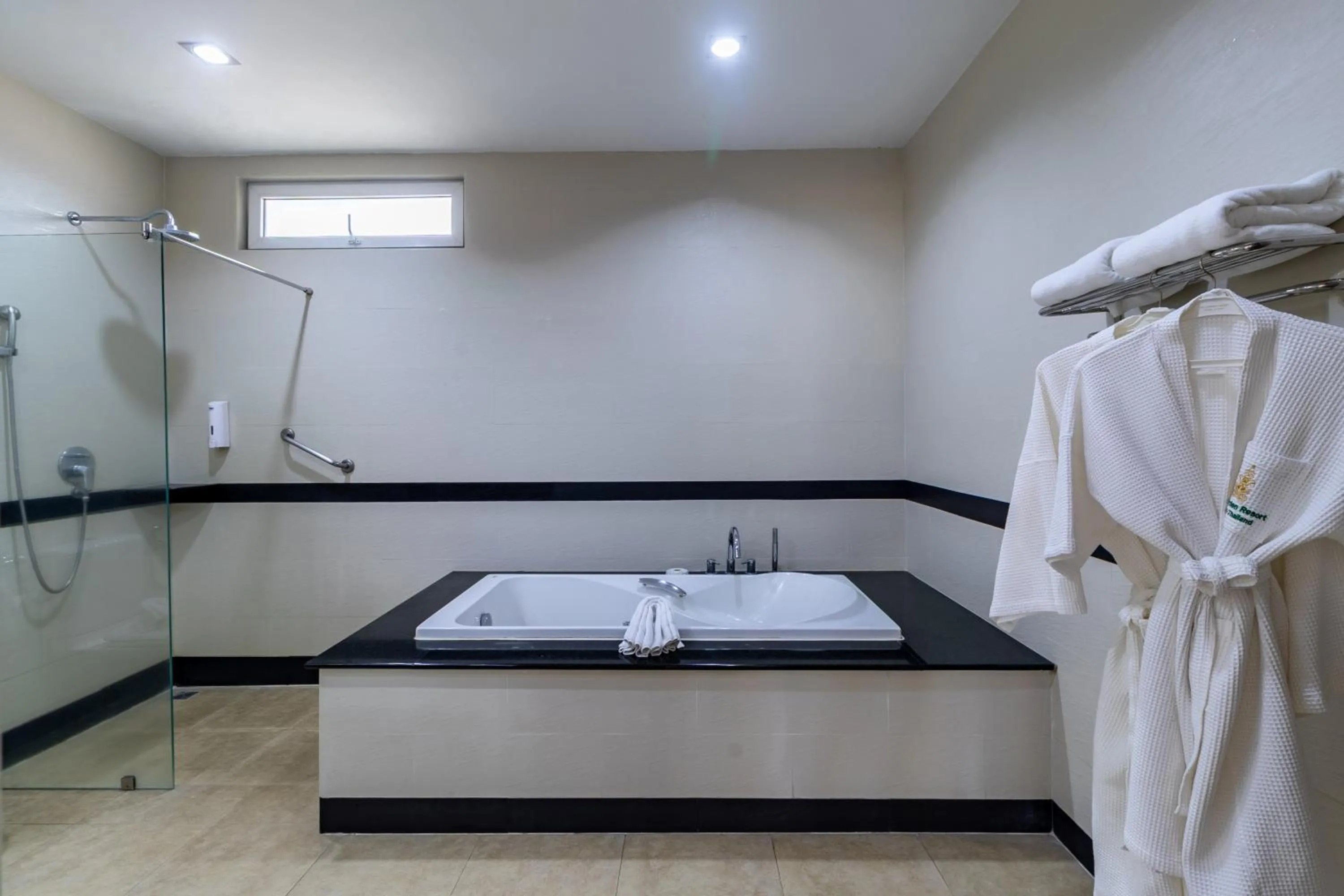 Shower, Bed in Thai Garden Resort