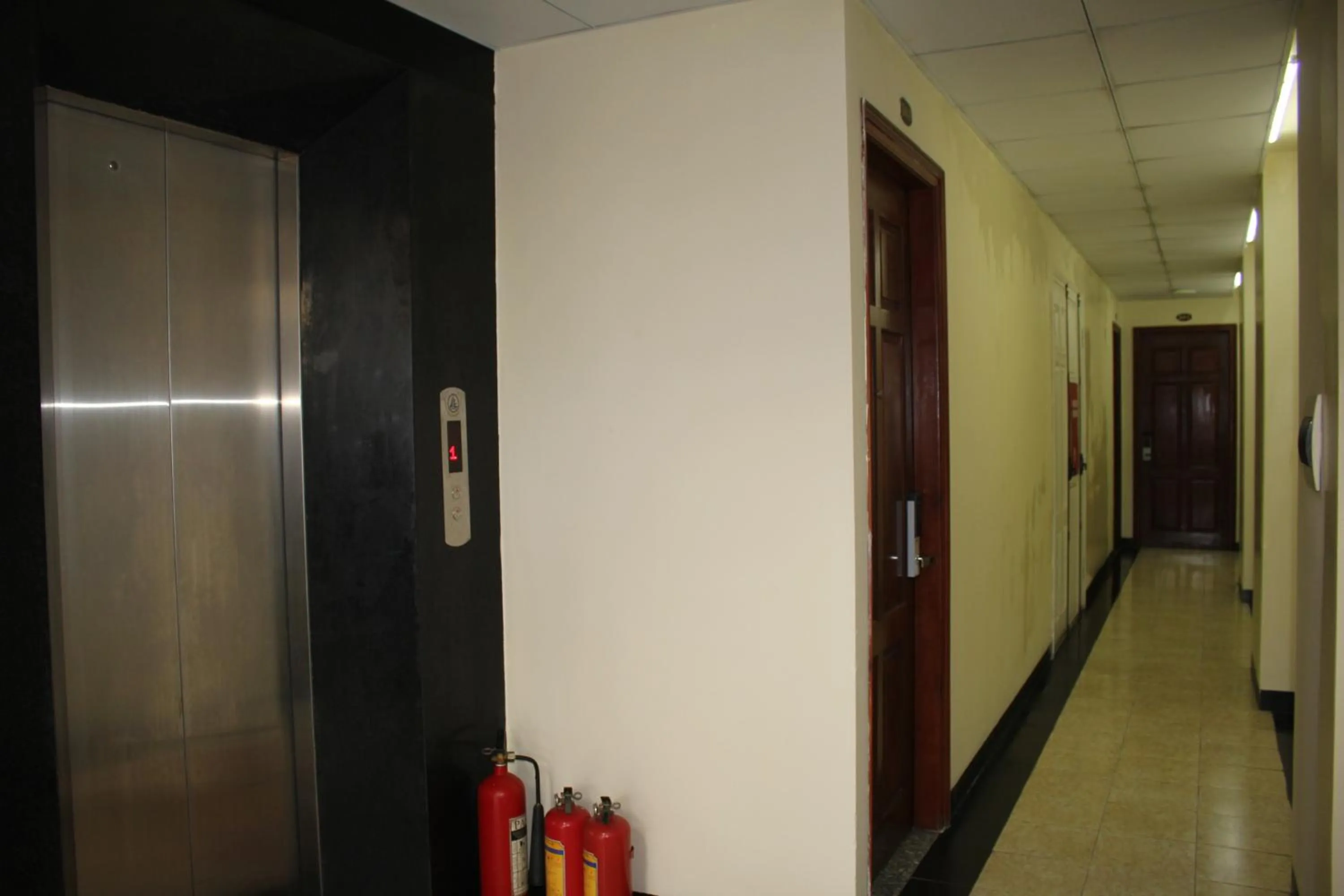 elevator in An Phú Motel